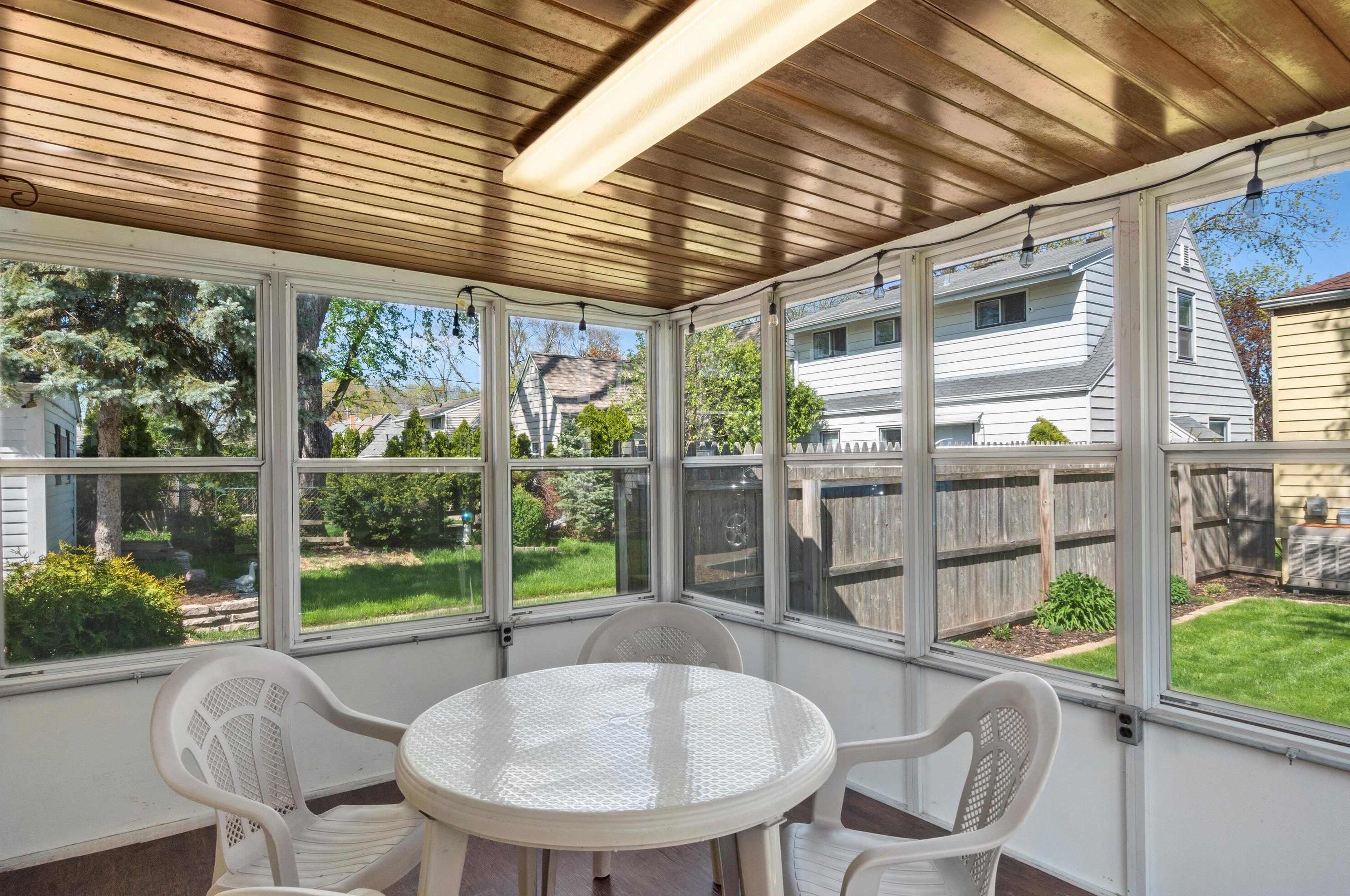 3229 88th St, Milwaukee WI  53222-3603 exterior