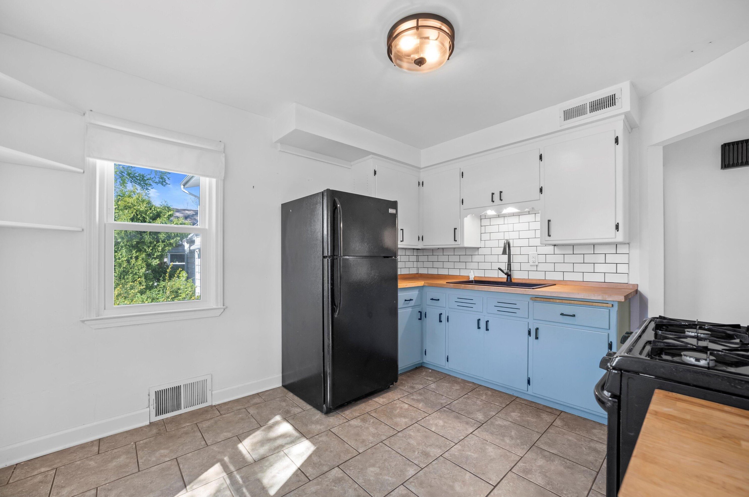 3229 88th St, Milwaukee WI  53222-3603 exterior