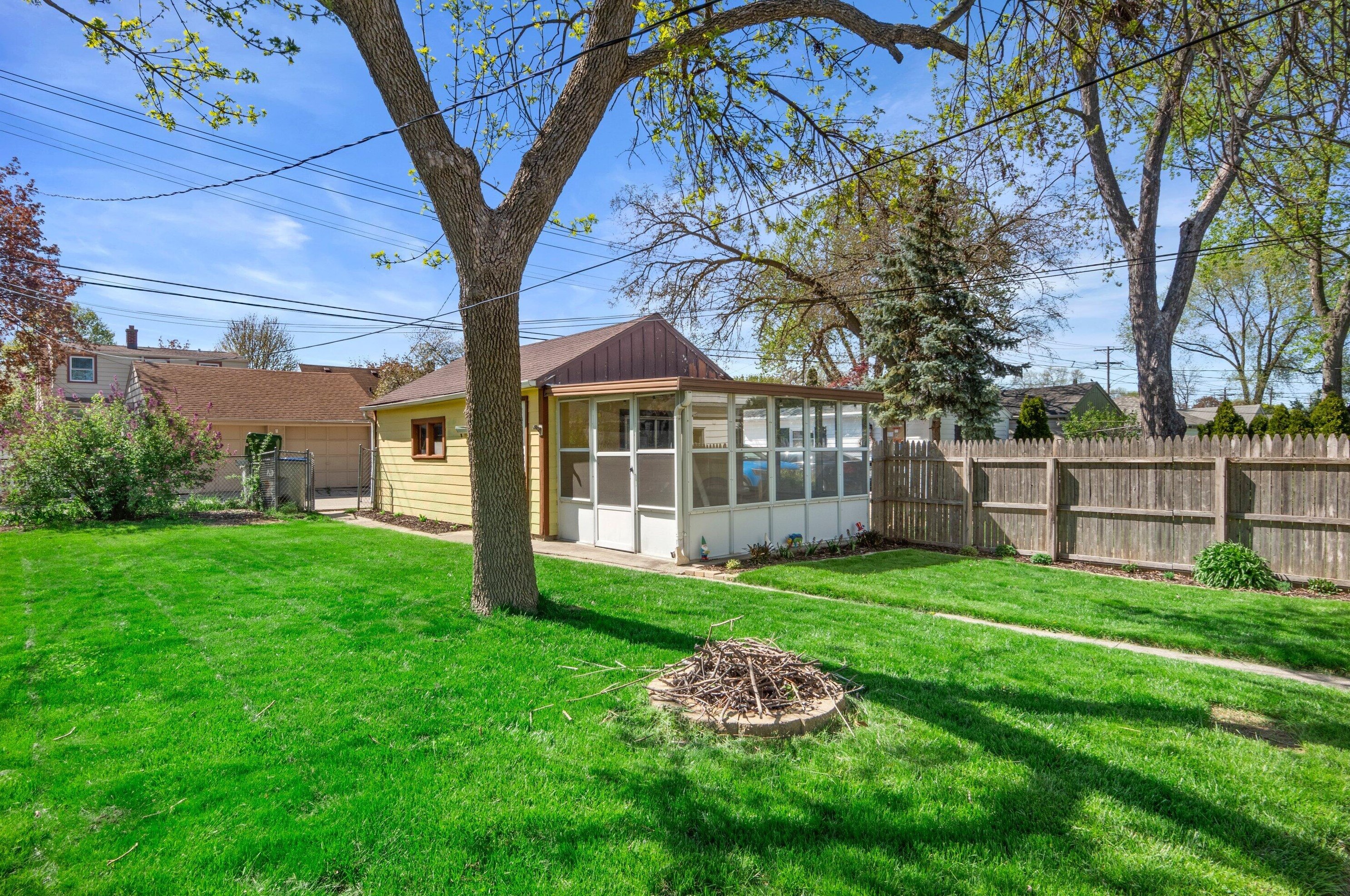 3229 88th St, Milwaukee WI  53222-3603 exterior