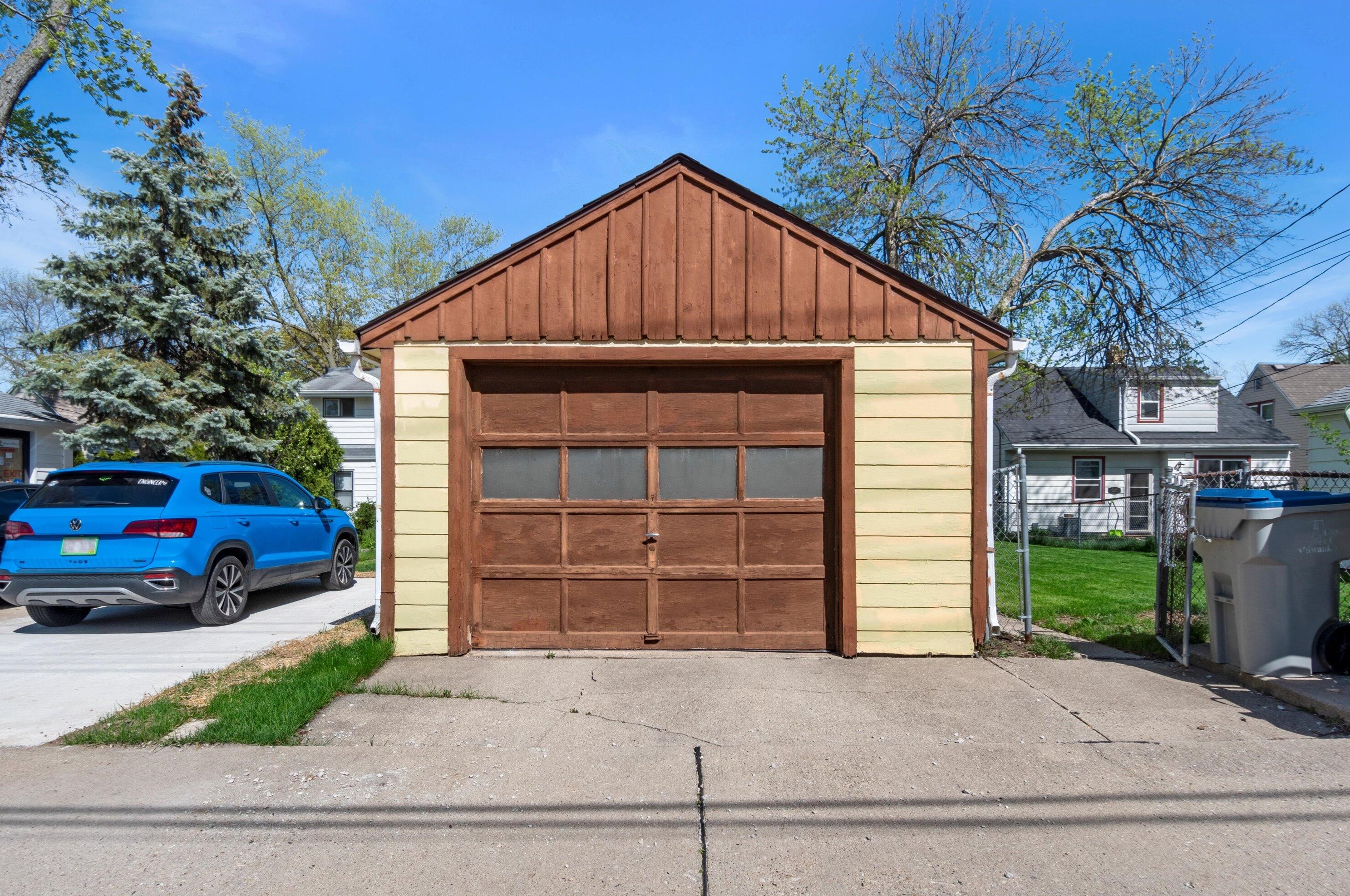 3229 88th St, Milwaukee WI  53222-3603 exterior