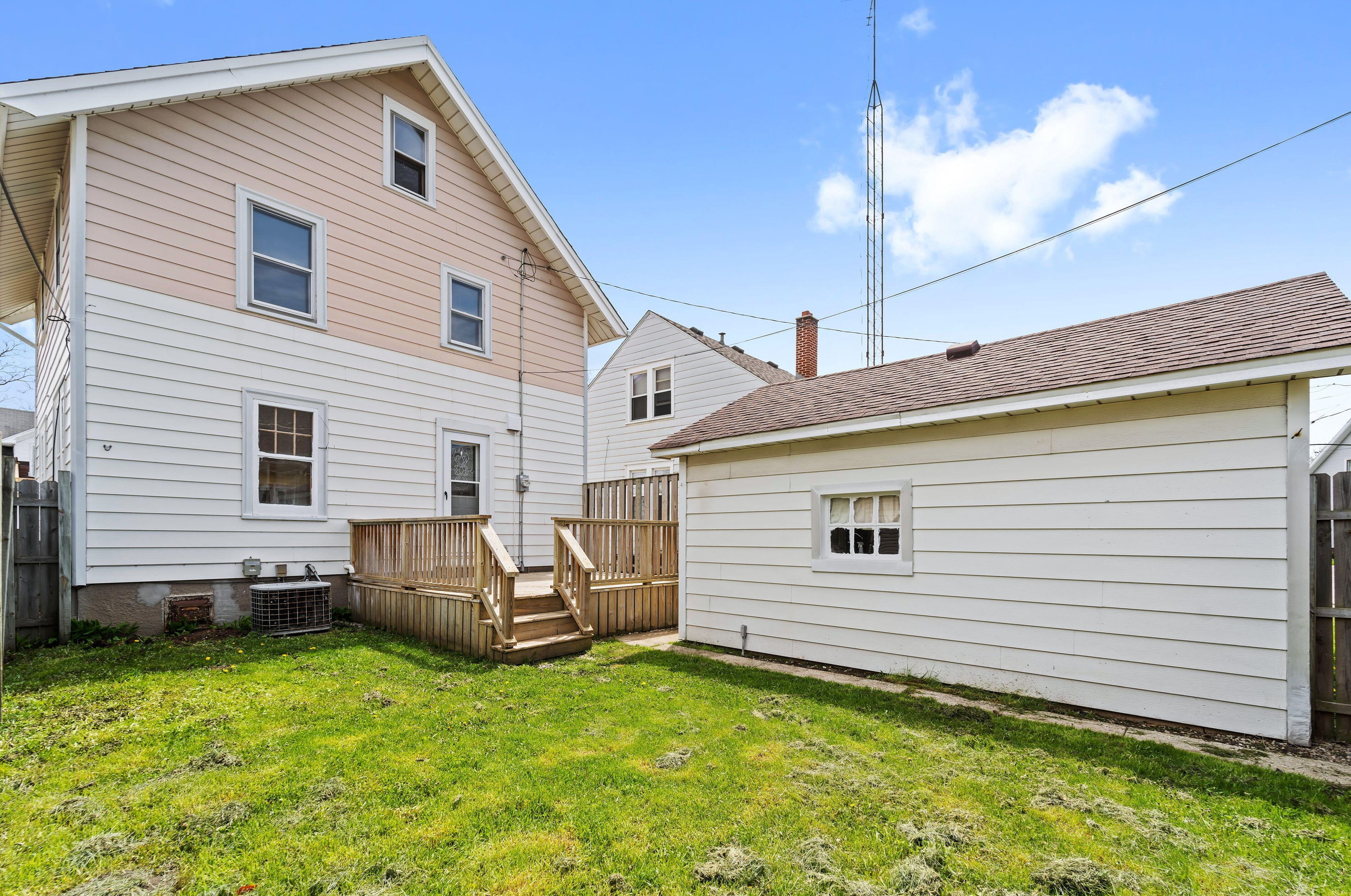 1834 Holmes Ave, Racine WI  53403-2333 exterior