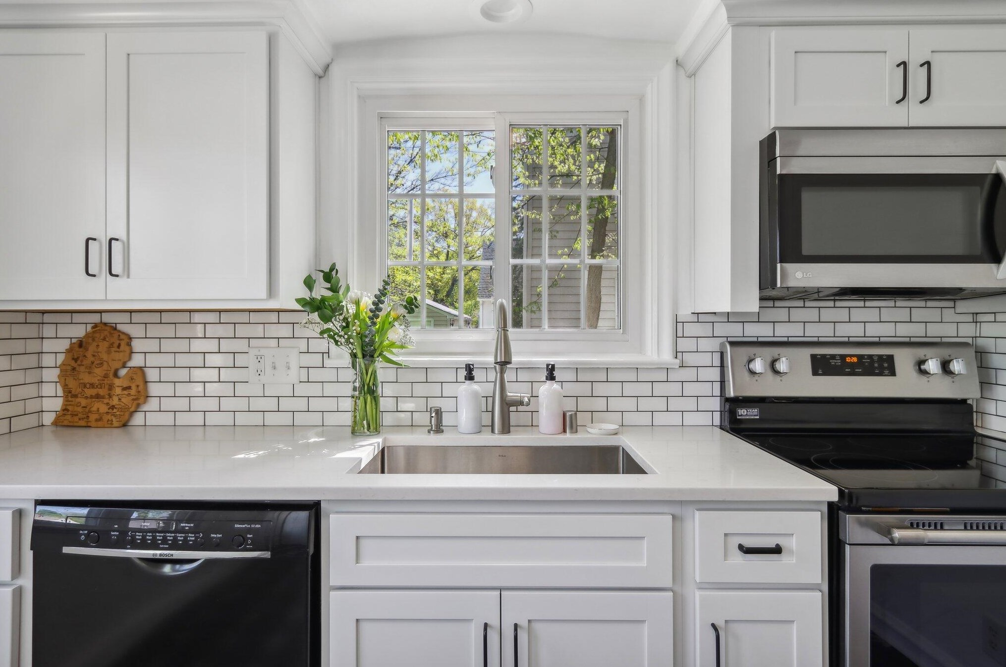 7920 Eagle St, Milwaukee WI 53213-1117 exterior