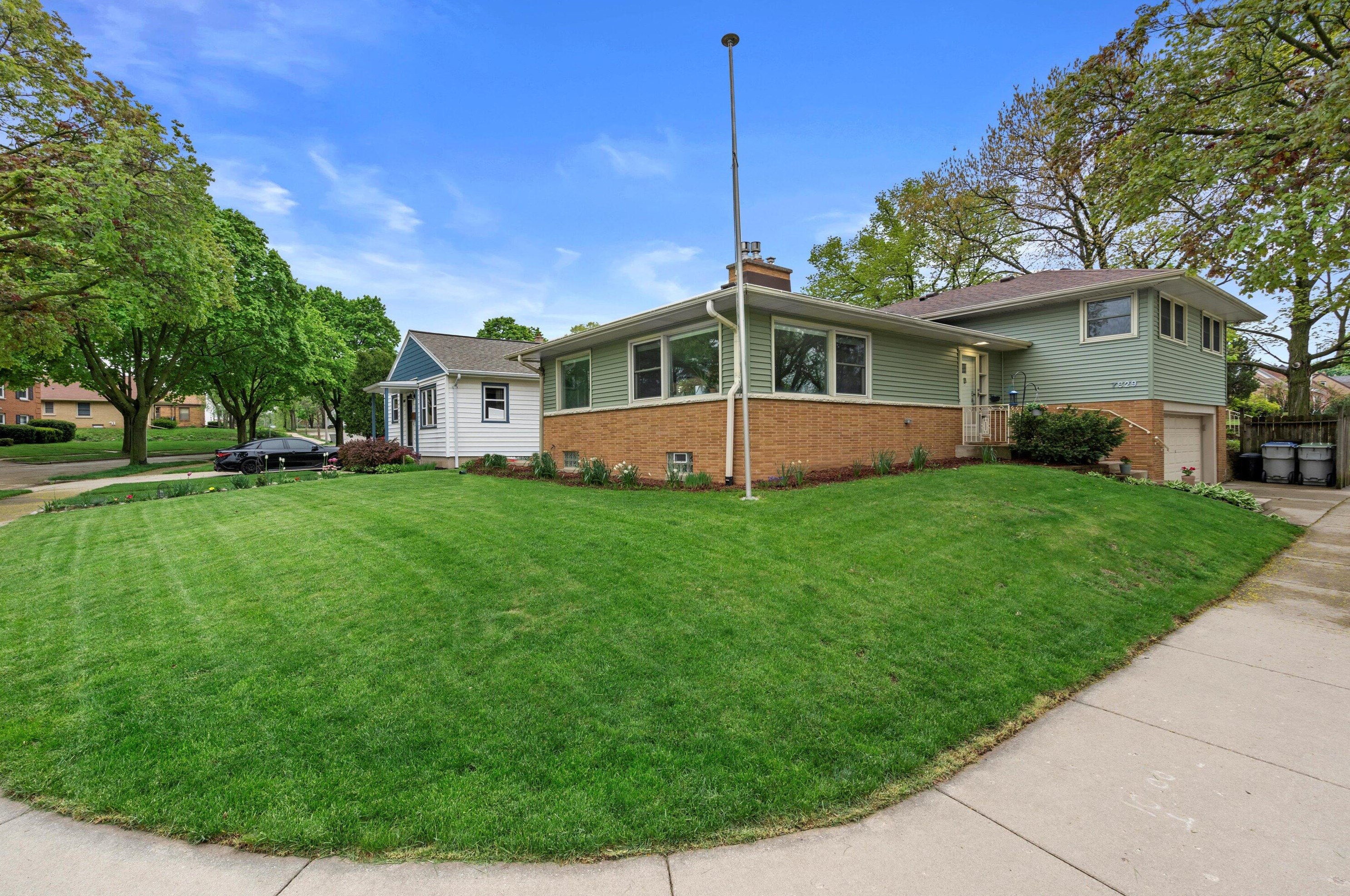 7829 Mount Vernon Ave, Milwaukee WI  53213-3449 exterior