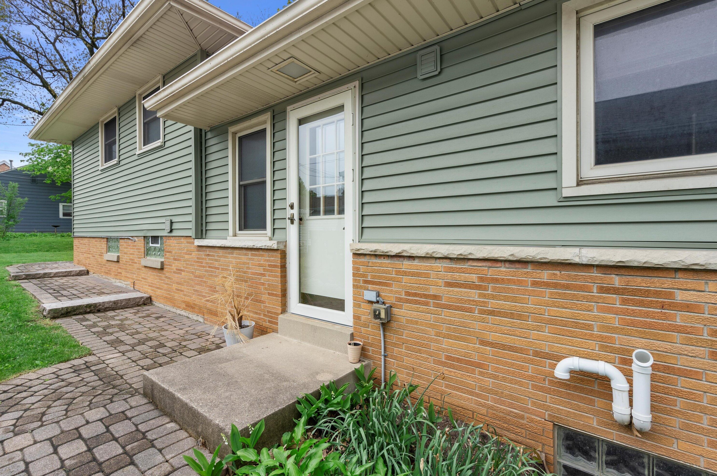 7829 Mount Vernon Ave, Milwaukee WI  53213-3449 exterior