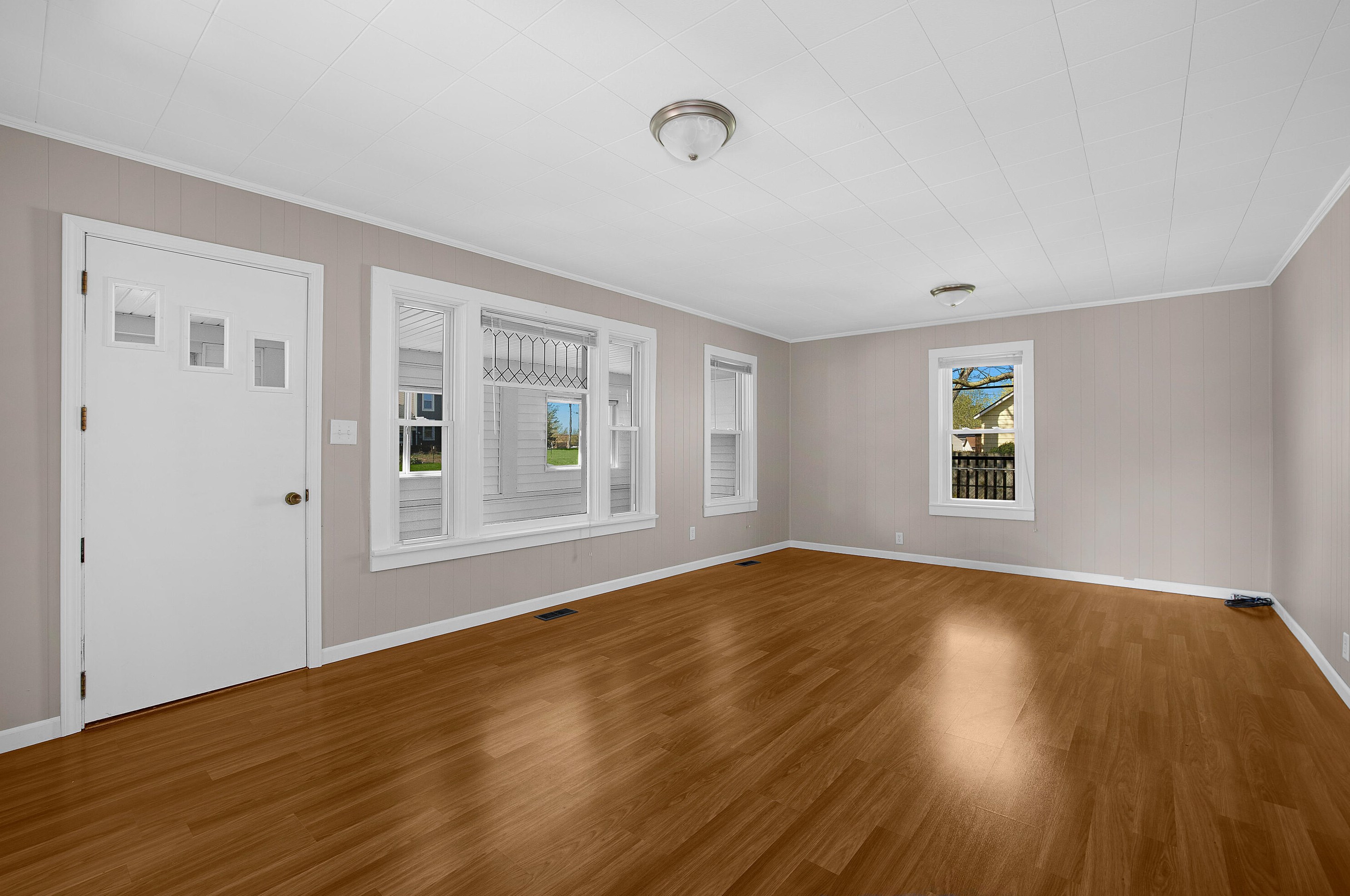 611 Monroe St, Onalaska WI  54650-2746 exterior