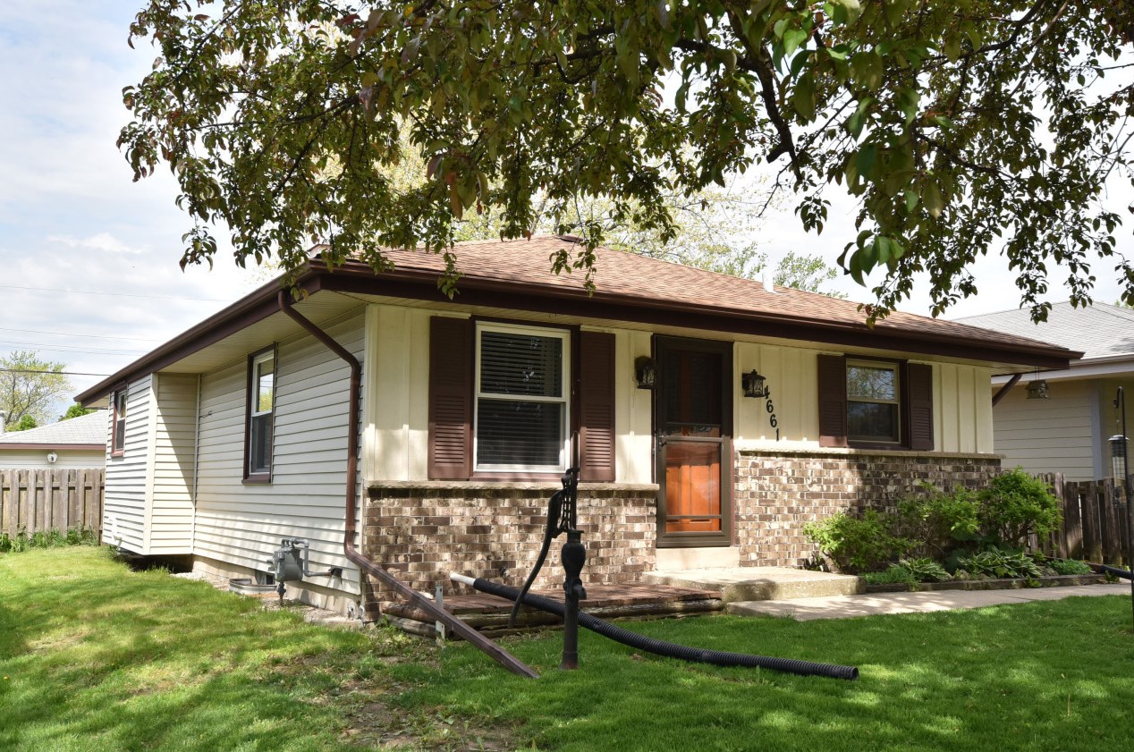 4661 45, Milwaukee WI 53220-4101 exterior