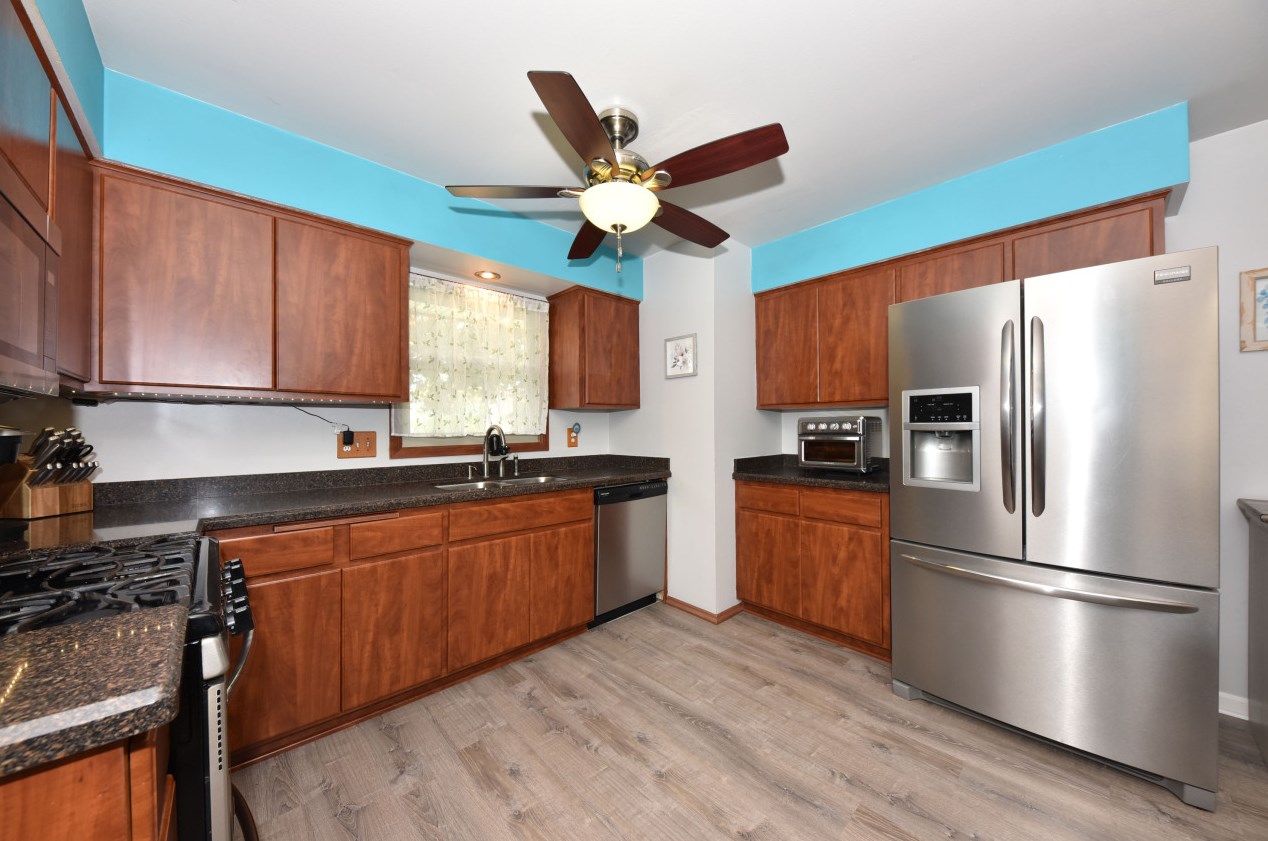 4661 45, Milwaukee WI 53220-4101 exterior