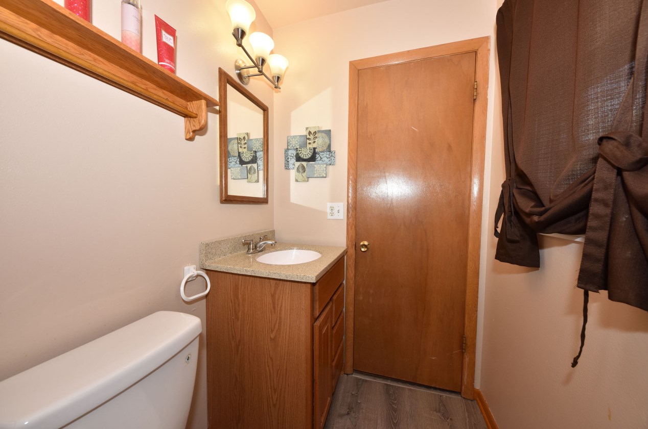 4661 45, Milwaukee WI 53220-4101 exterior