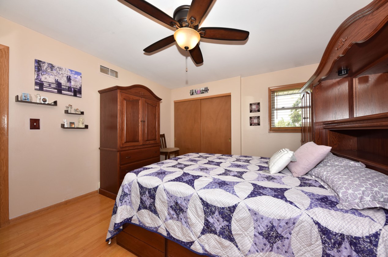 4661 45, Milwaukee WI 53220-4101 exterior