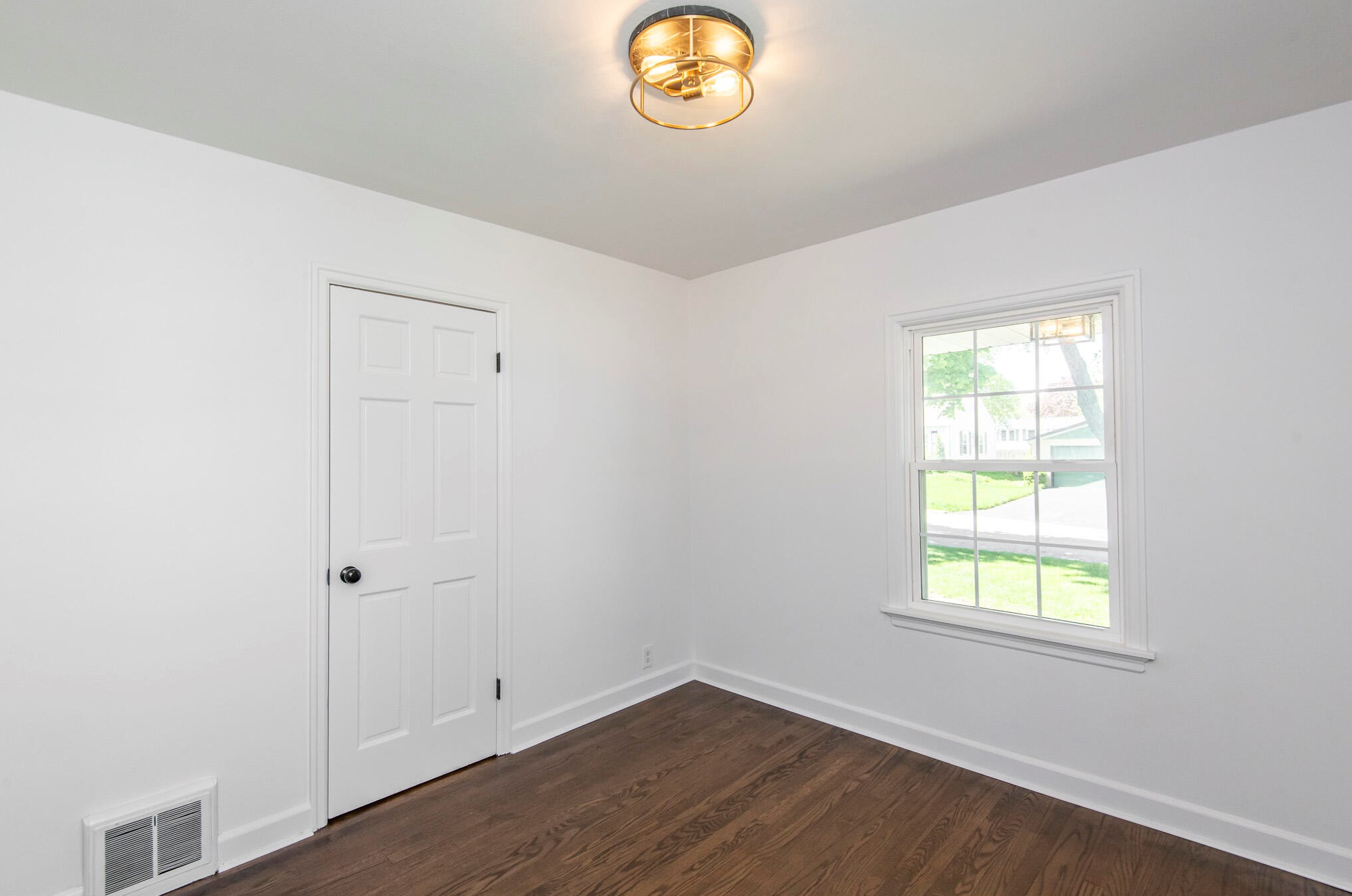 616 112, Milwaukee WI 53226-3700 exterior