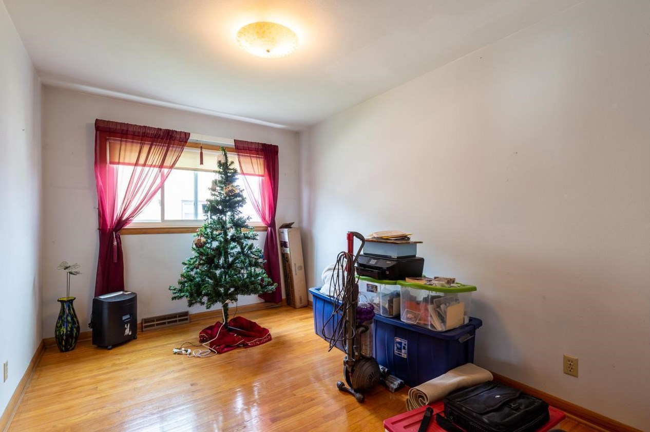 7200 Tripoli Ave, Milwaukee WI 53220-1716 exterior