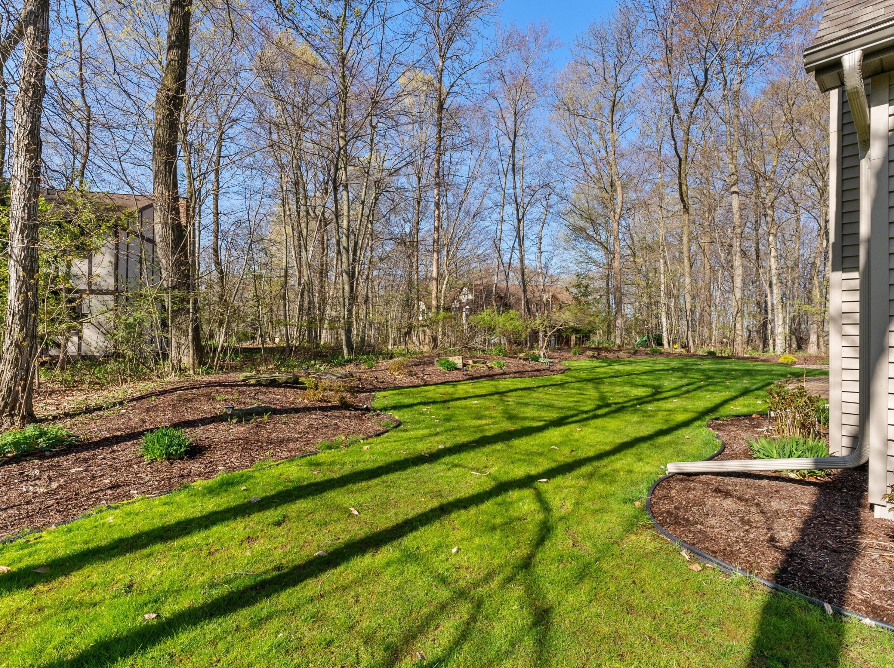 601 Woodridge Dr, Manitowoc WI 54220-9045 exterior