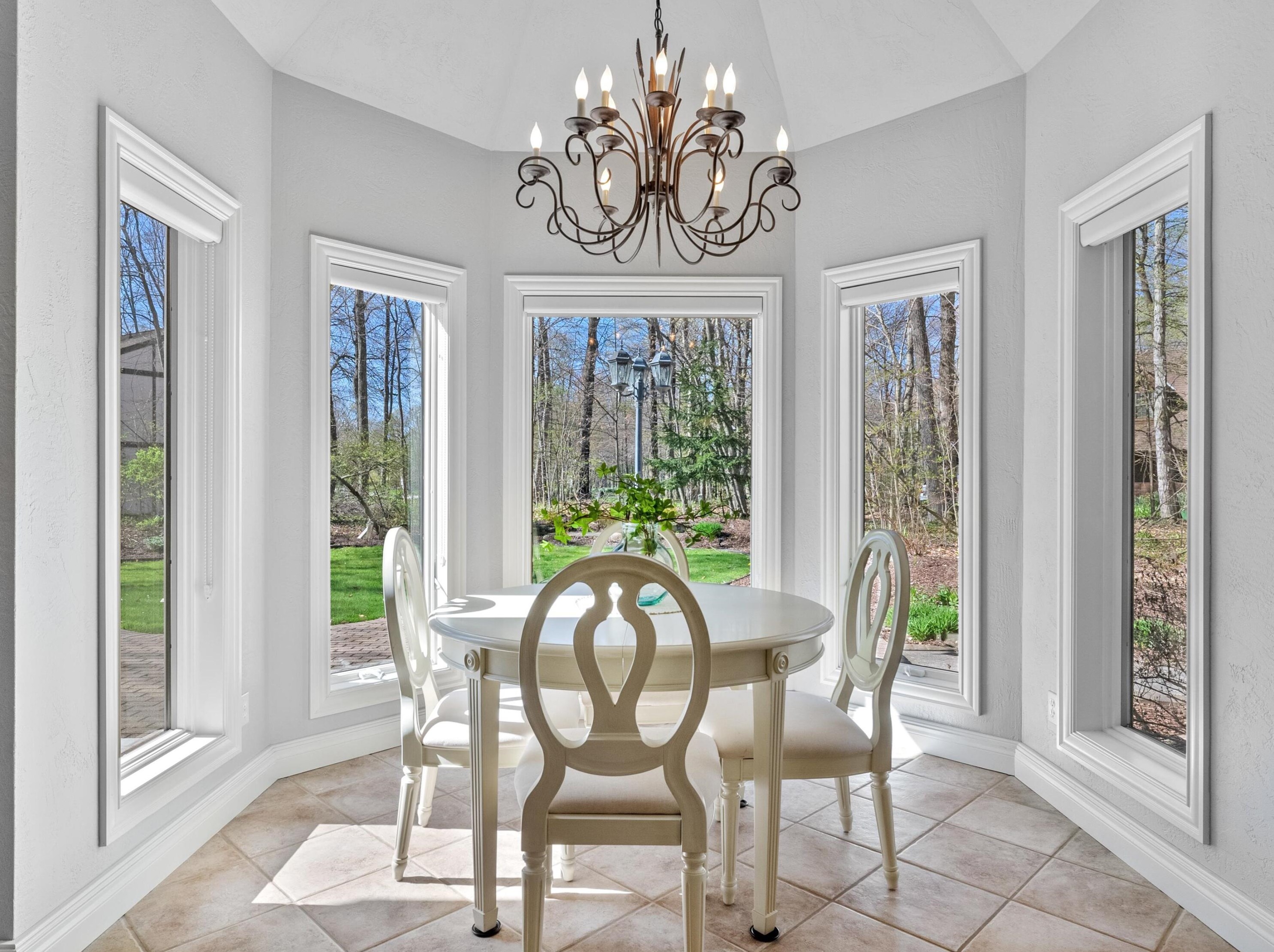 601 Woodridge Dr, Manitowoc WI 54220-9045 exterior