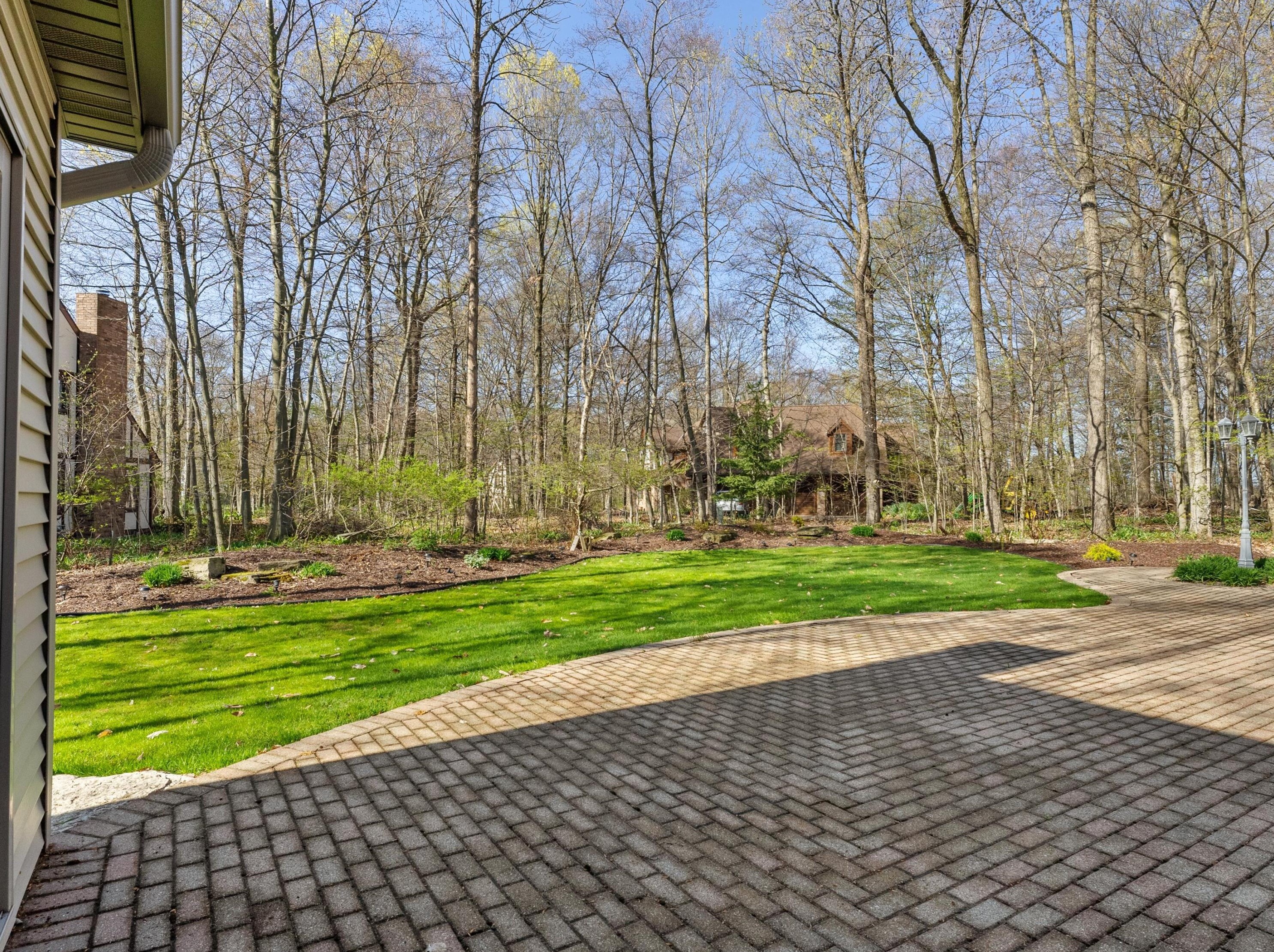 601 Woodridge Dr, Manitowoc WI 54220-9045 exterior