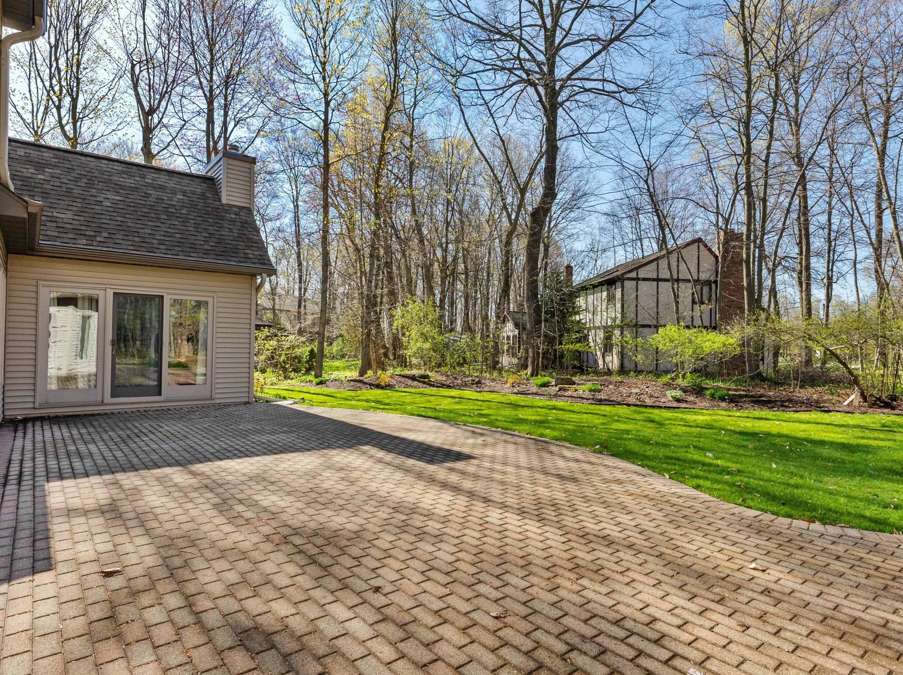 601 Woodridge Dr, Manitowoc WI 54220-9045 exterior