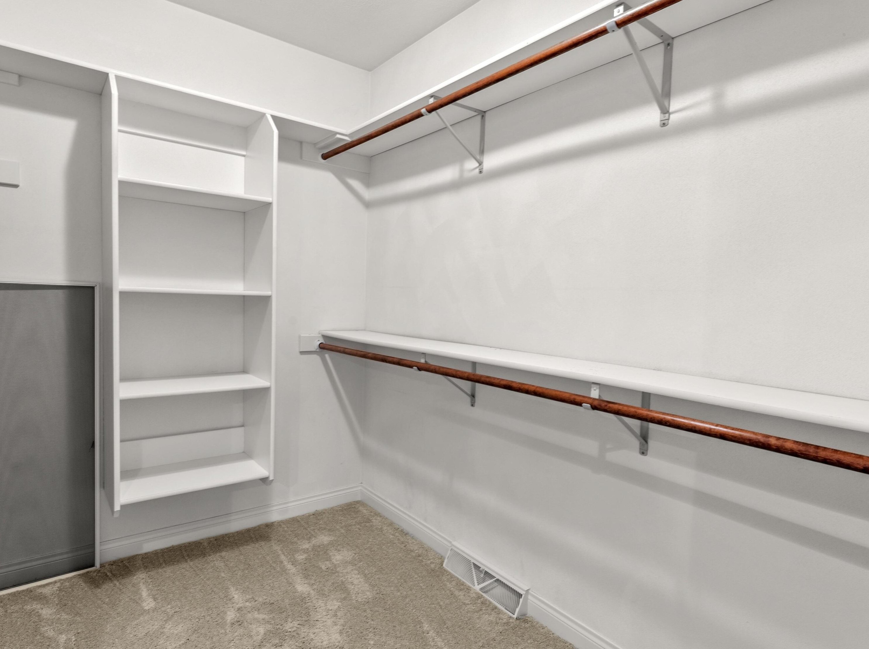 601 Woodridge Dr, Manitowoc WI 54220-9045 exterior