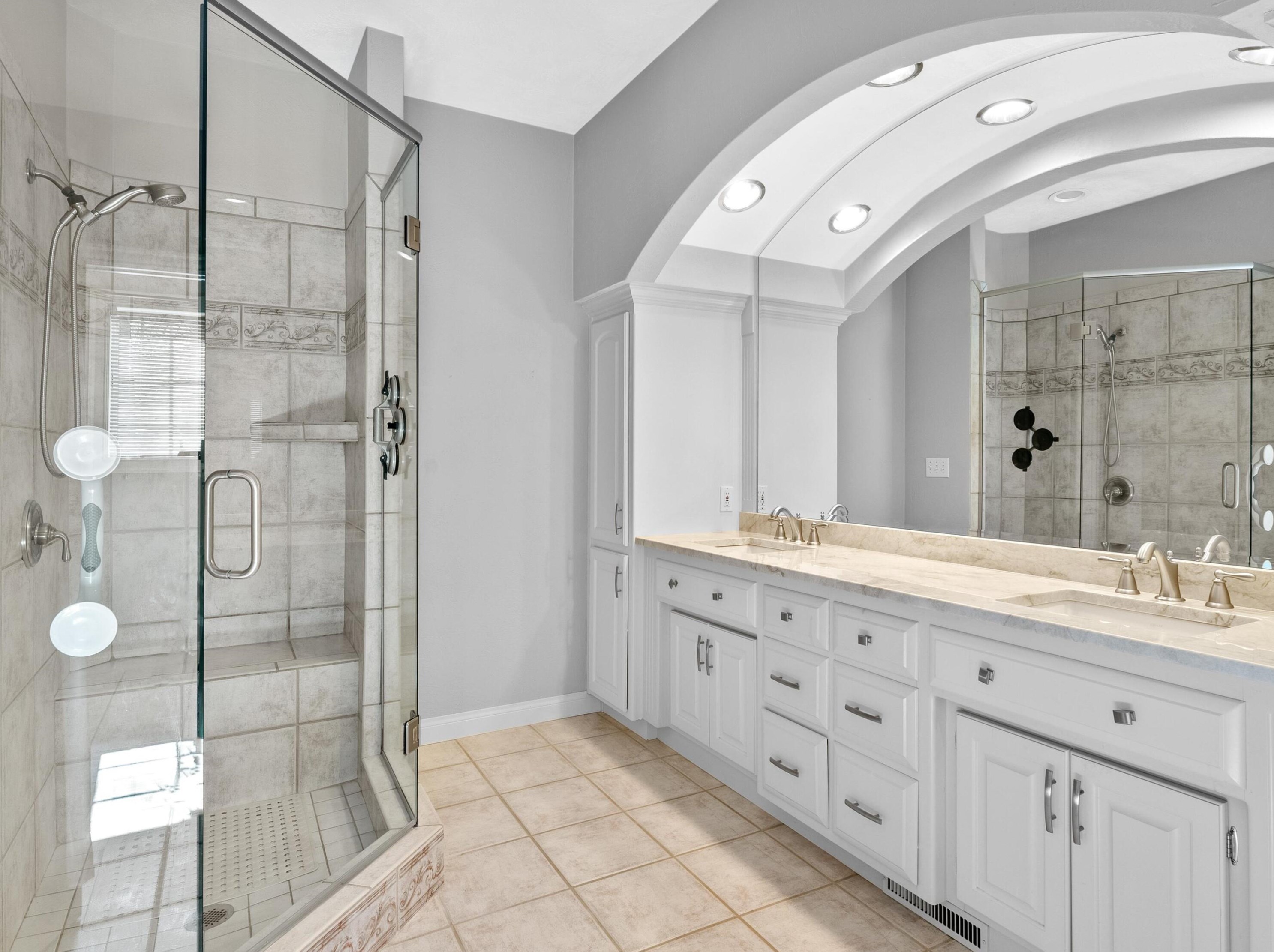 601 Woodridge Dr, Manitowoc WI 54220-9045 exterior