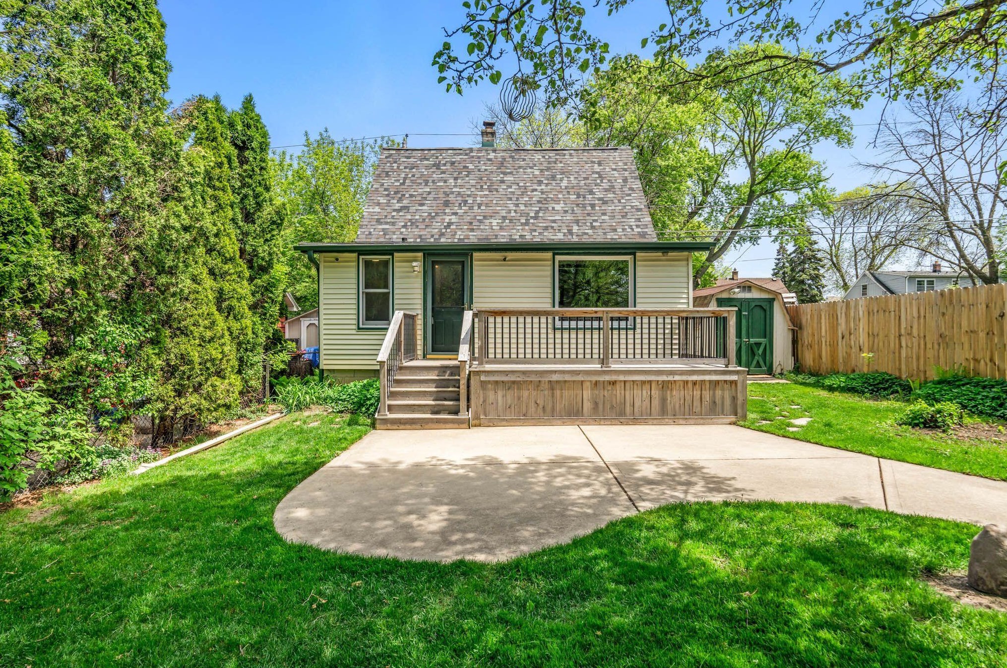 1114 88, Milwaukee WI 53214-2930 exterior