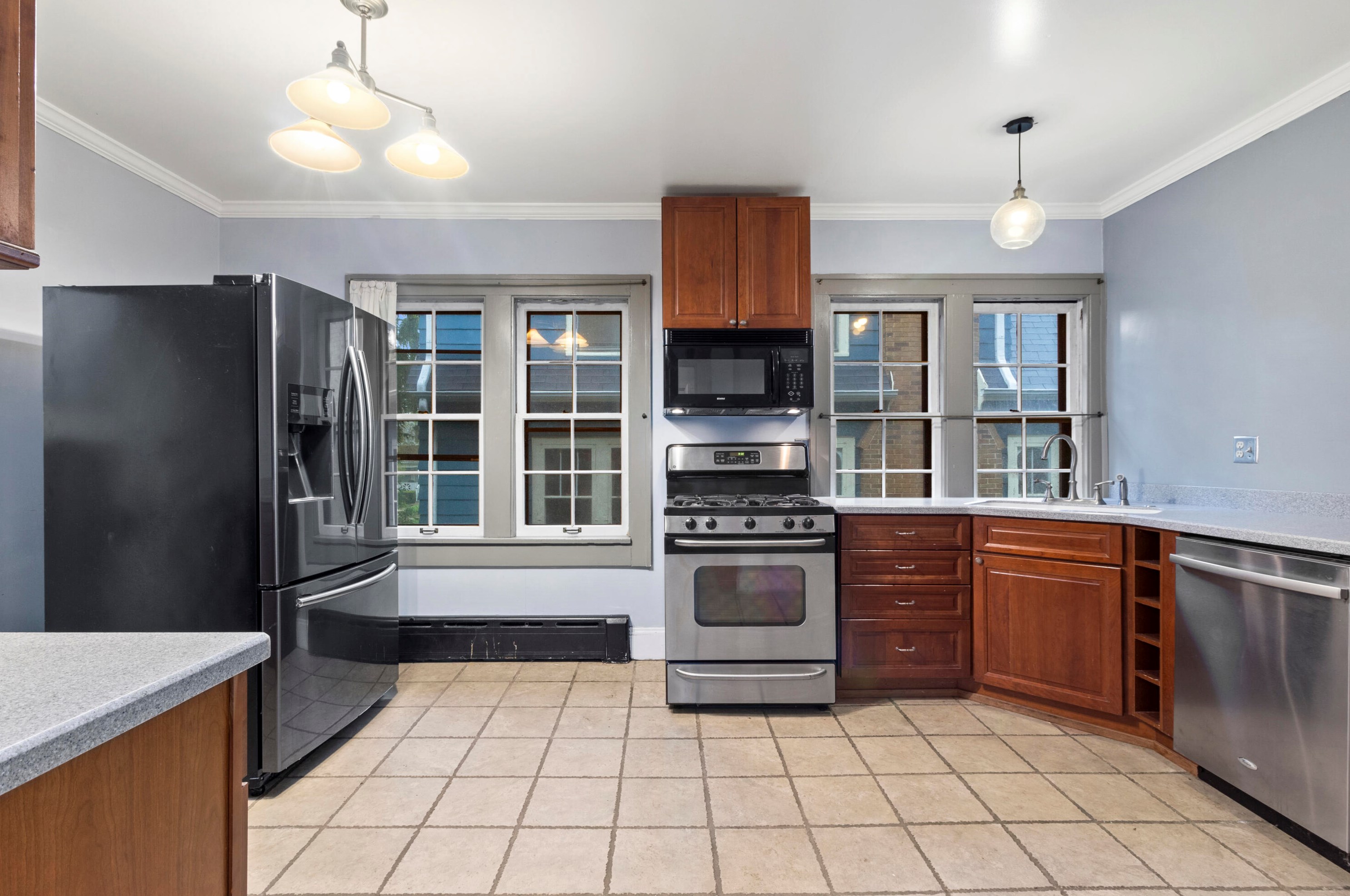 3491 Maryland Ave, Milwaukee WI 53211-3751 exterior