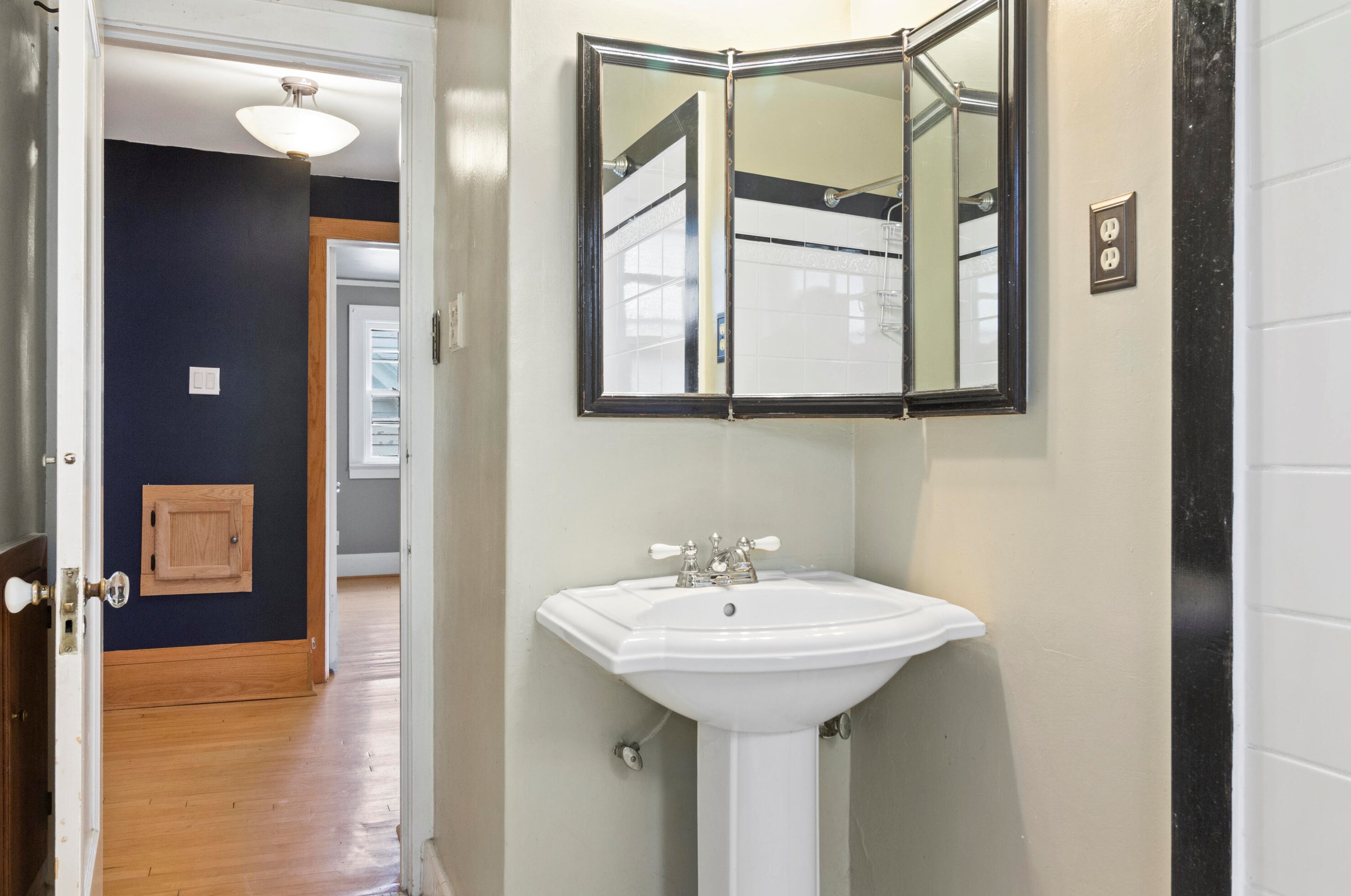 3491 Maryland Ave, Milwaukee WI 53211-3751 exterior