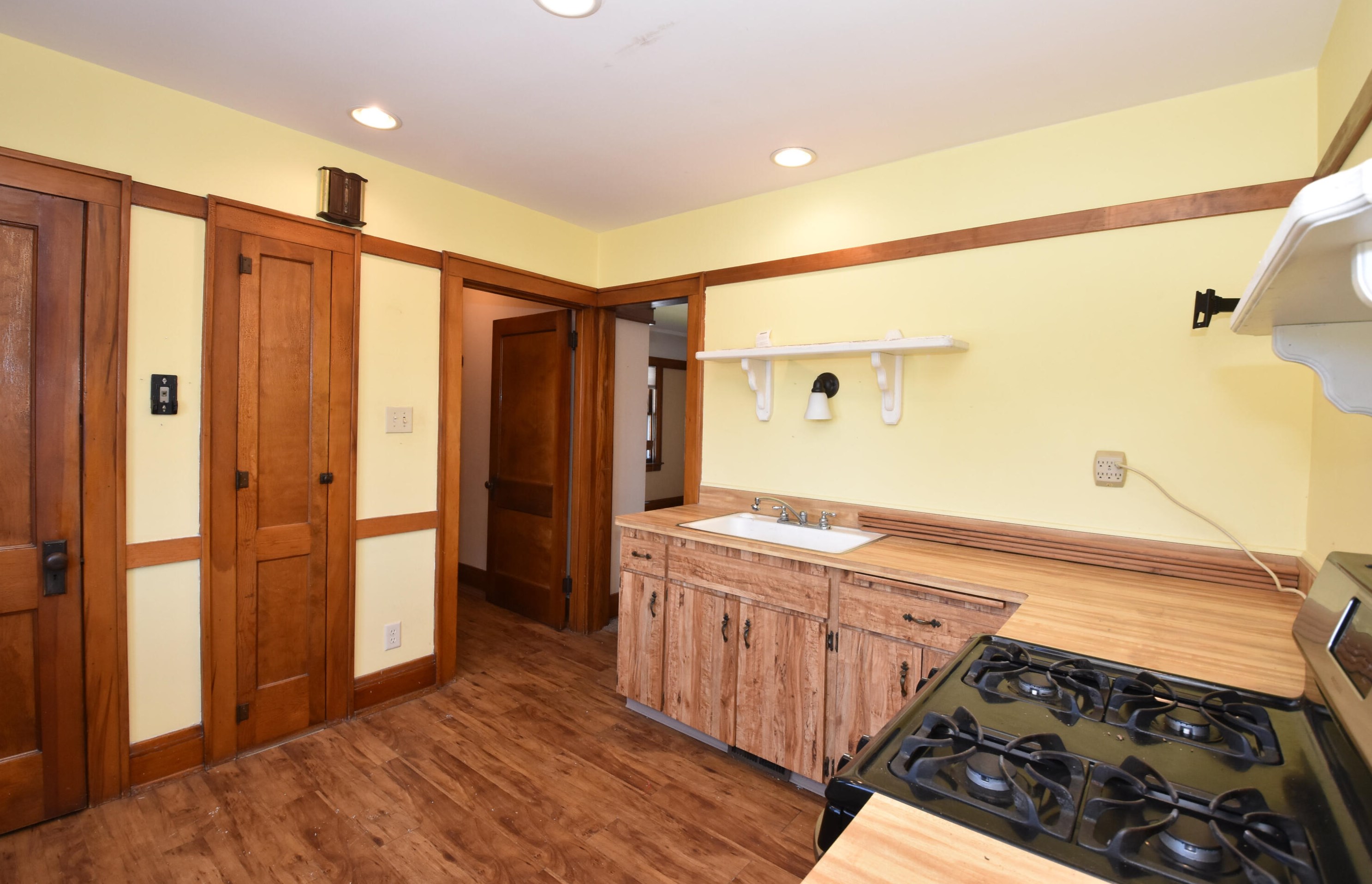 8428 Becher St, Milwaukee WI 53215-2558 exterior