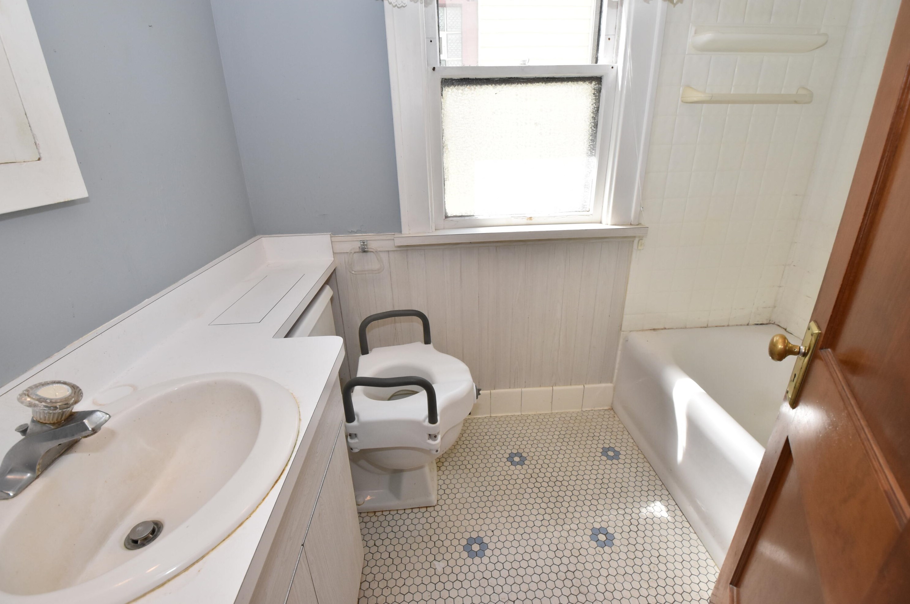 8428 Becher St, Milwaukee WI 53215-2558 exterior