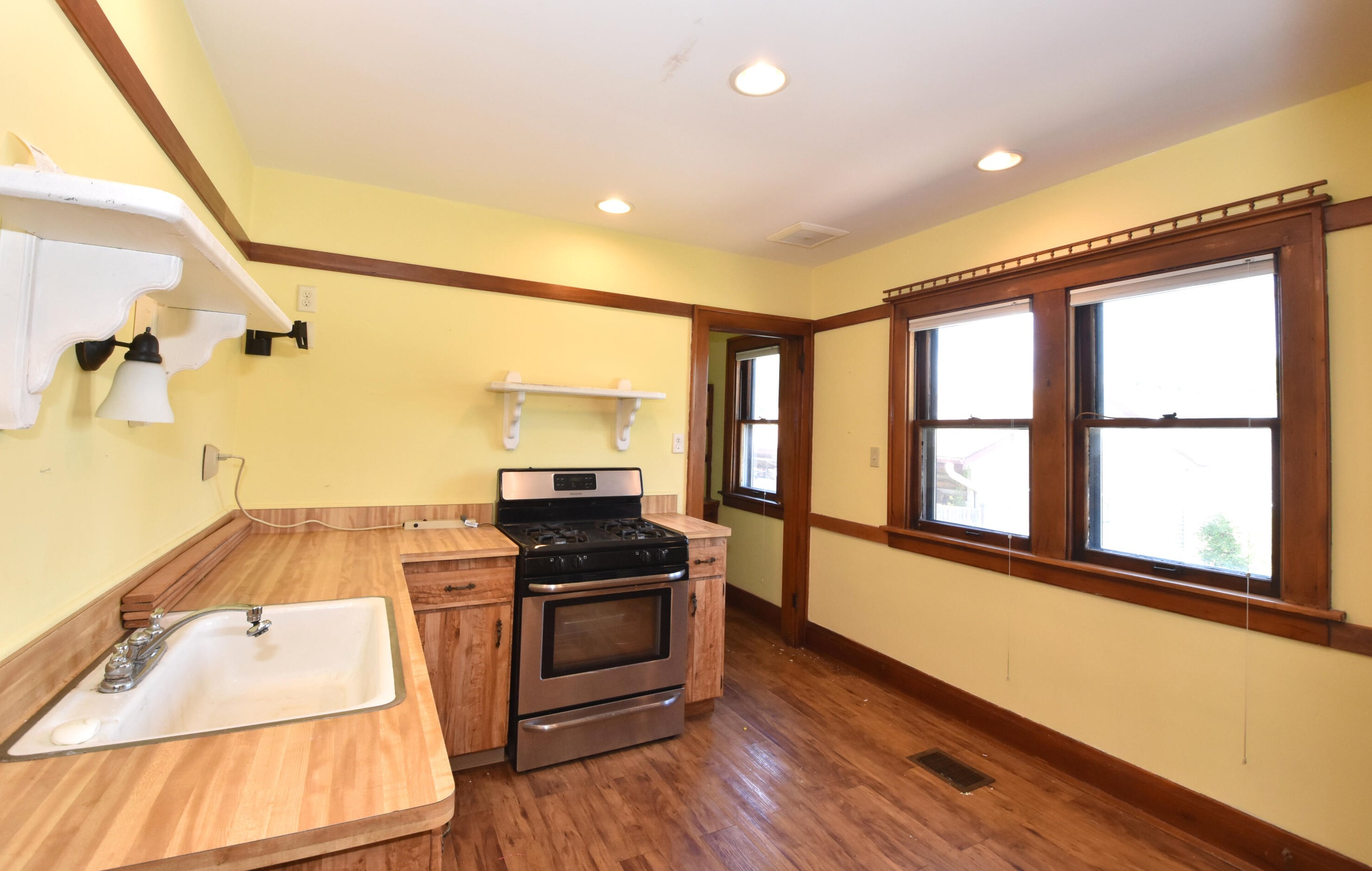 8428 Becher St, Milwaukee WI 53215-2558 exterior