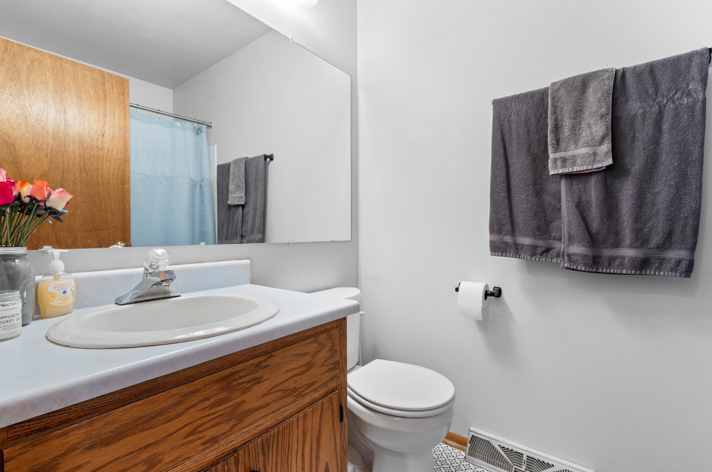 8122 97 Ct, Milwaukee WI 53224-2996 exterior