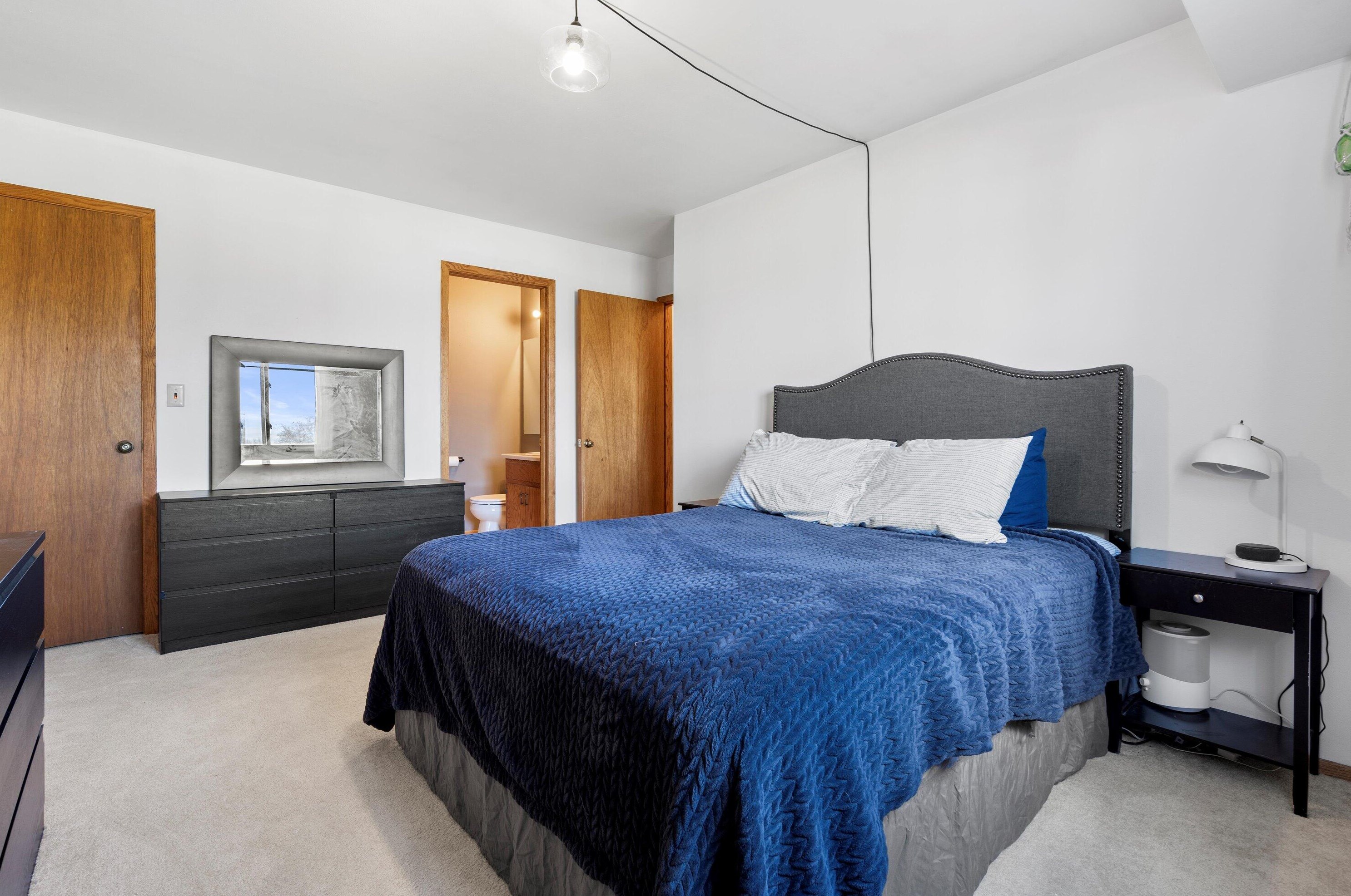 8122 97 Ct, Milwaukee WI 53224-2996 exterior