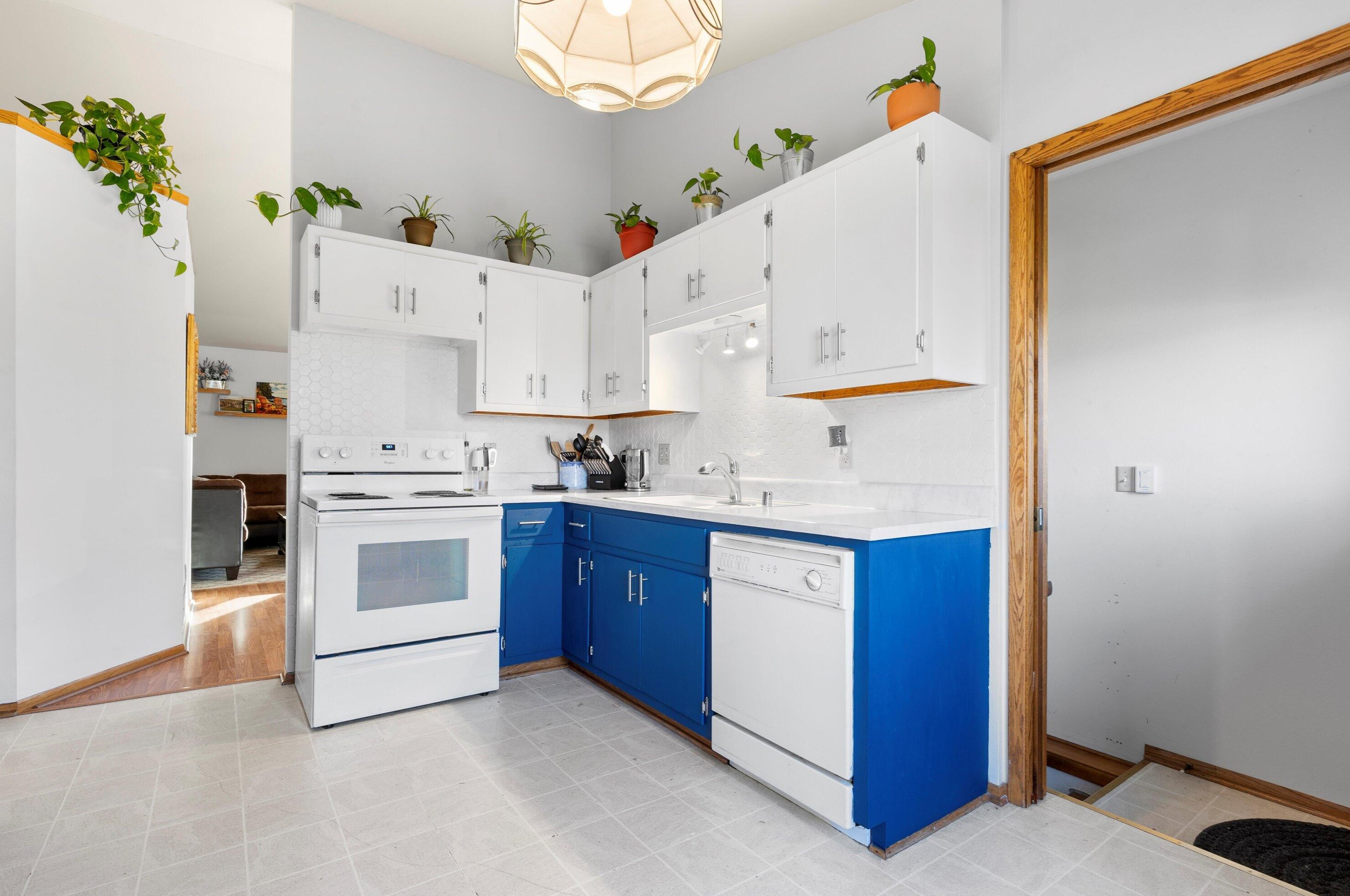 8122 97 Ct, Milwaukee WI 53224-2996 exterior