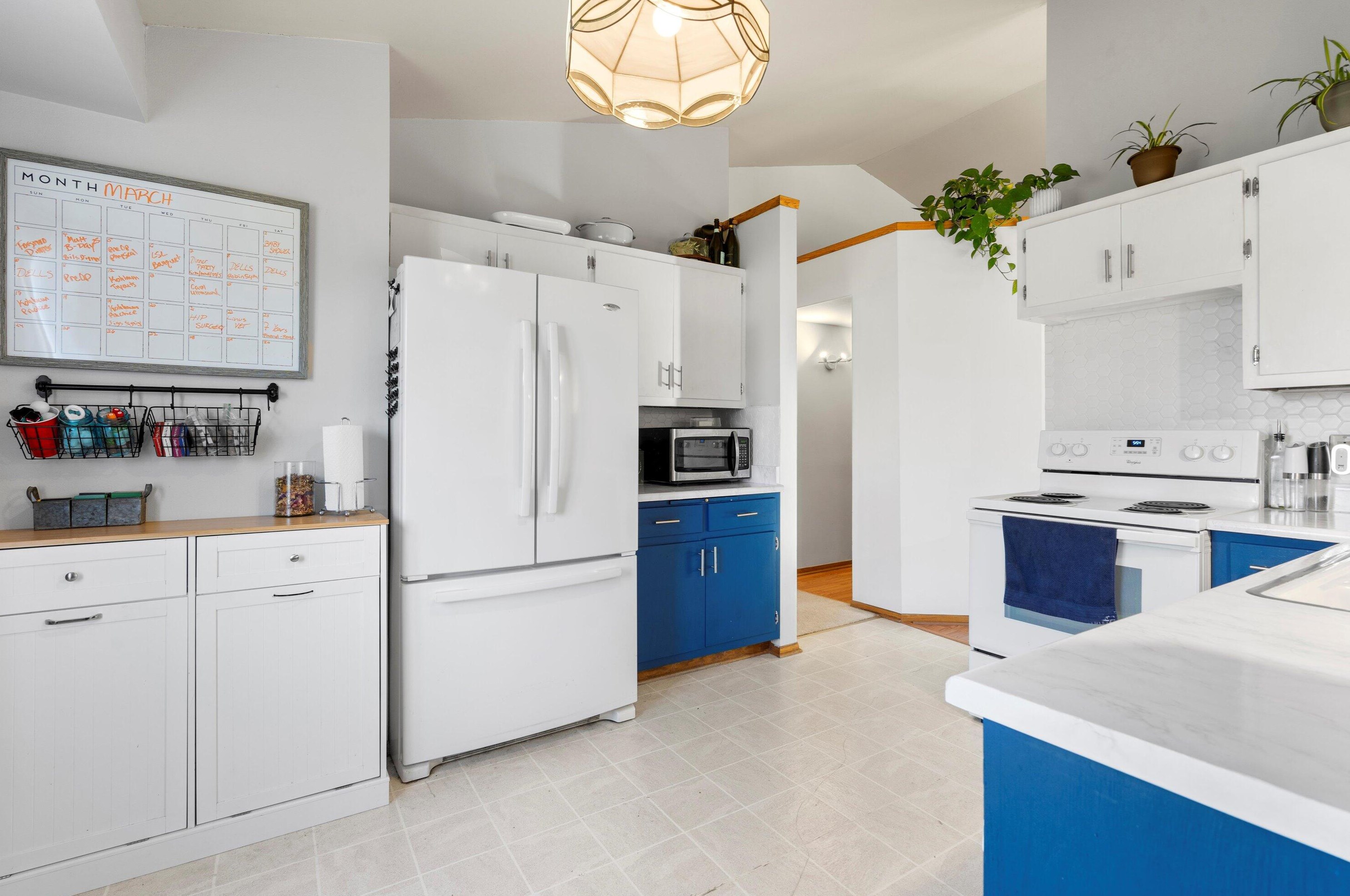 8122 97 Ct, Milwaukee WI 53224-2996 exterior