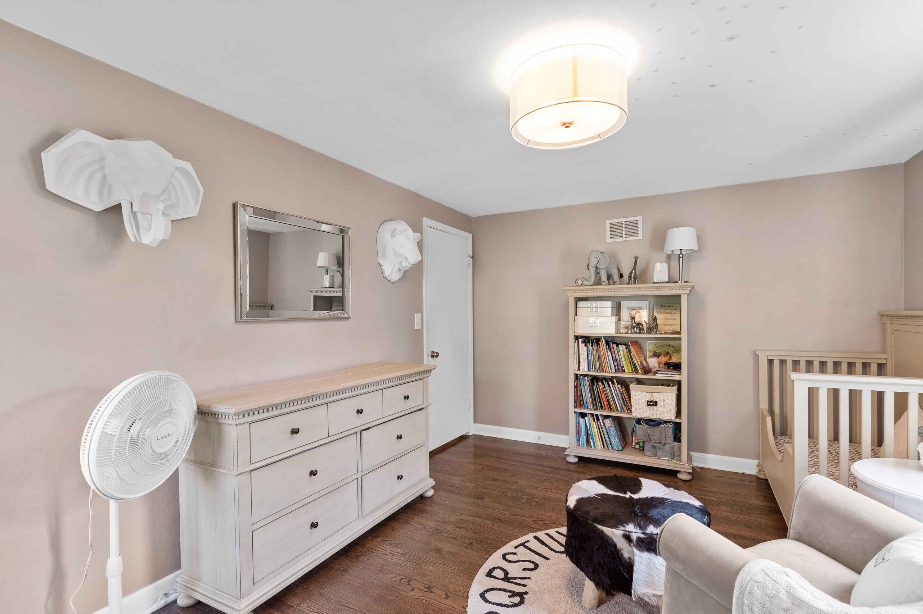 526 Lk Vw Ave, Milwaukee WI 53217-4858 exterior