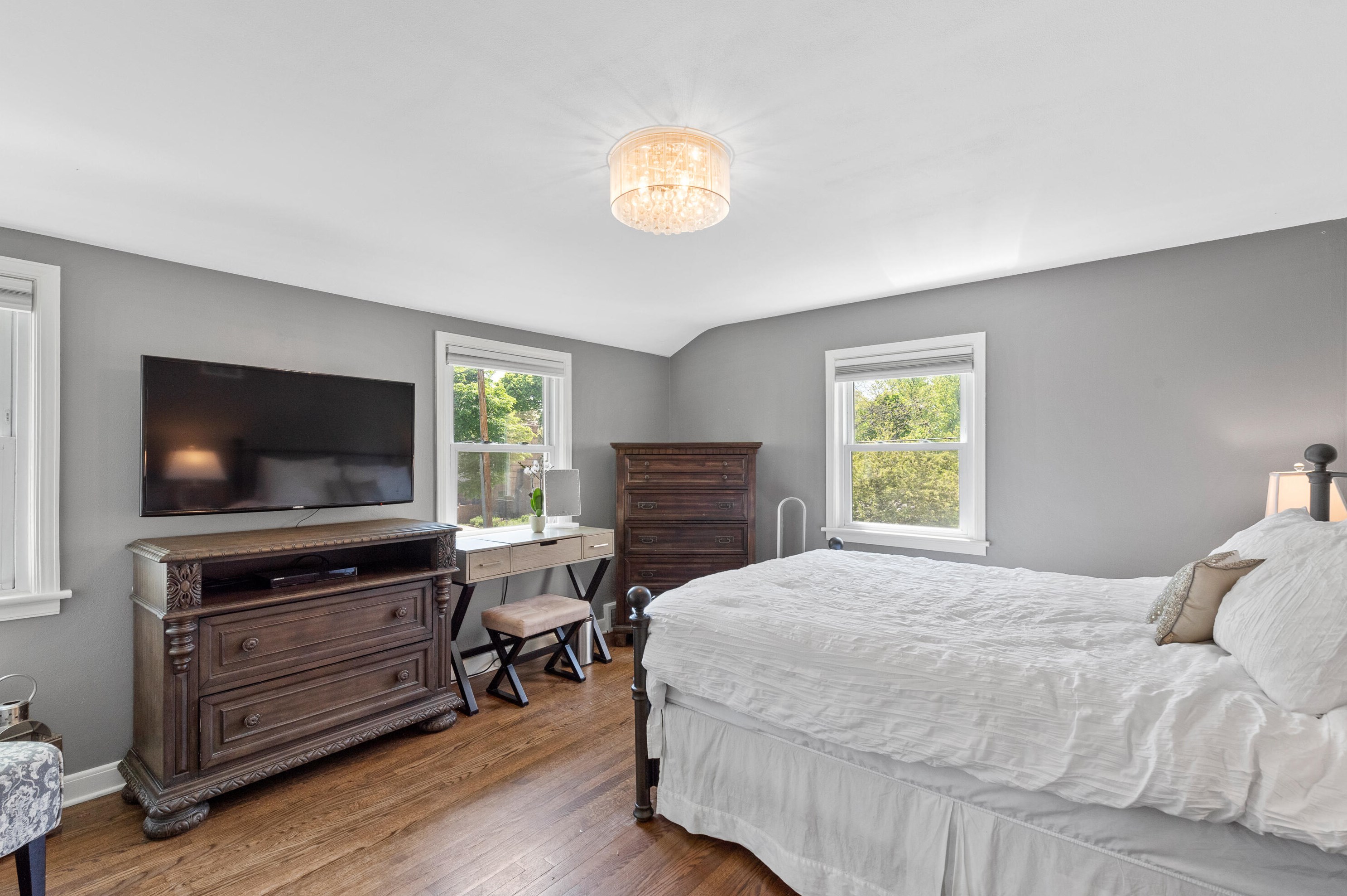 526 Lk Vw Ave, Milwaukee WI 53217-4858 exterior