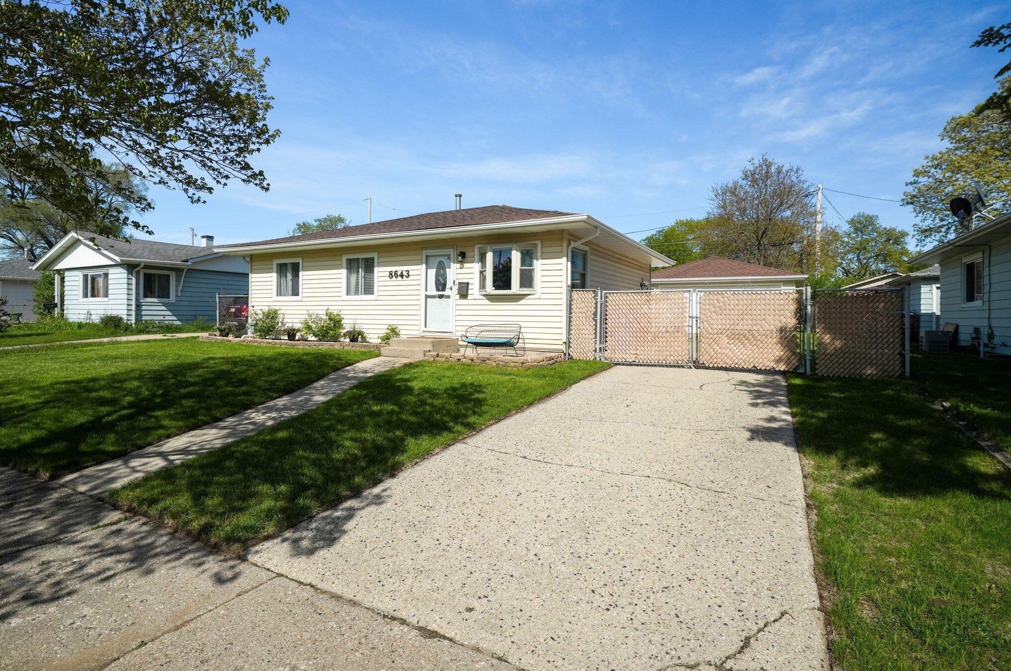 8643 16th Ave, Kenosha WI  53143-6405 exterior