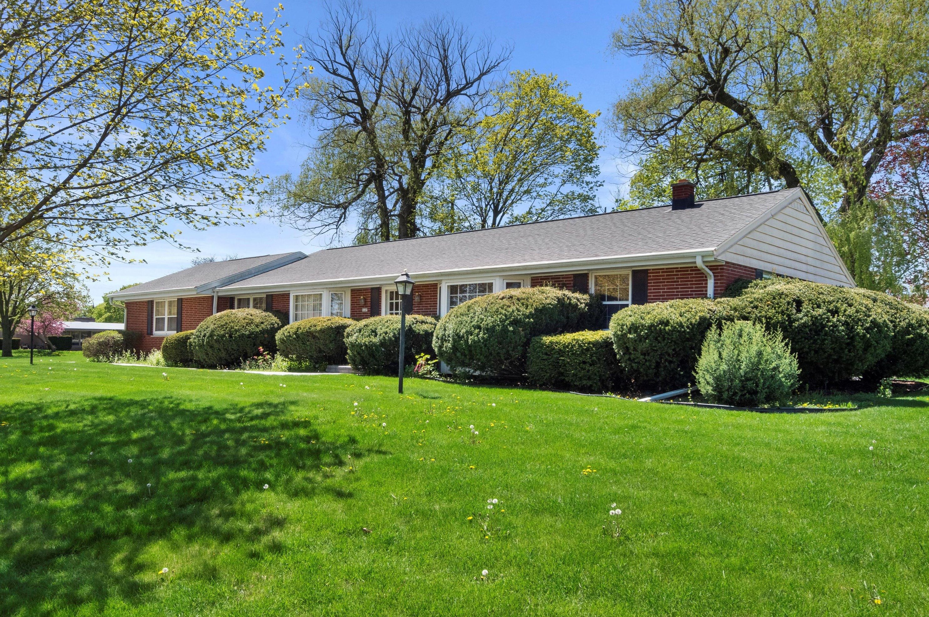 8649 Manor Ct, Milwaukee WI  53217-2346 exterior