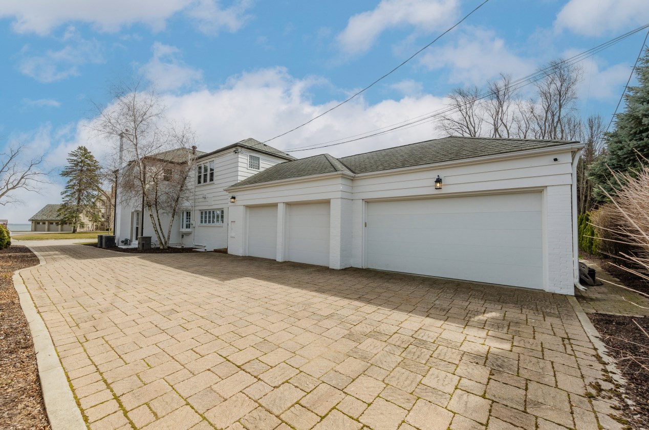 3348 Michigan Blvd, Racine WI  53402-3822 exterior