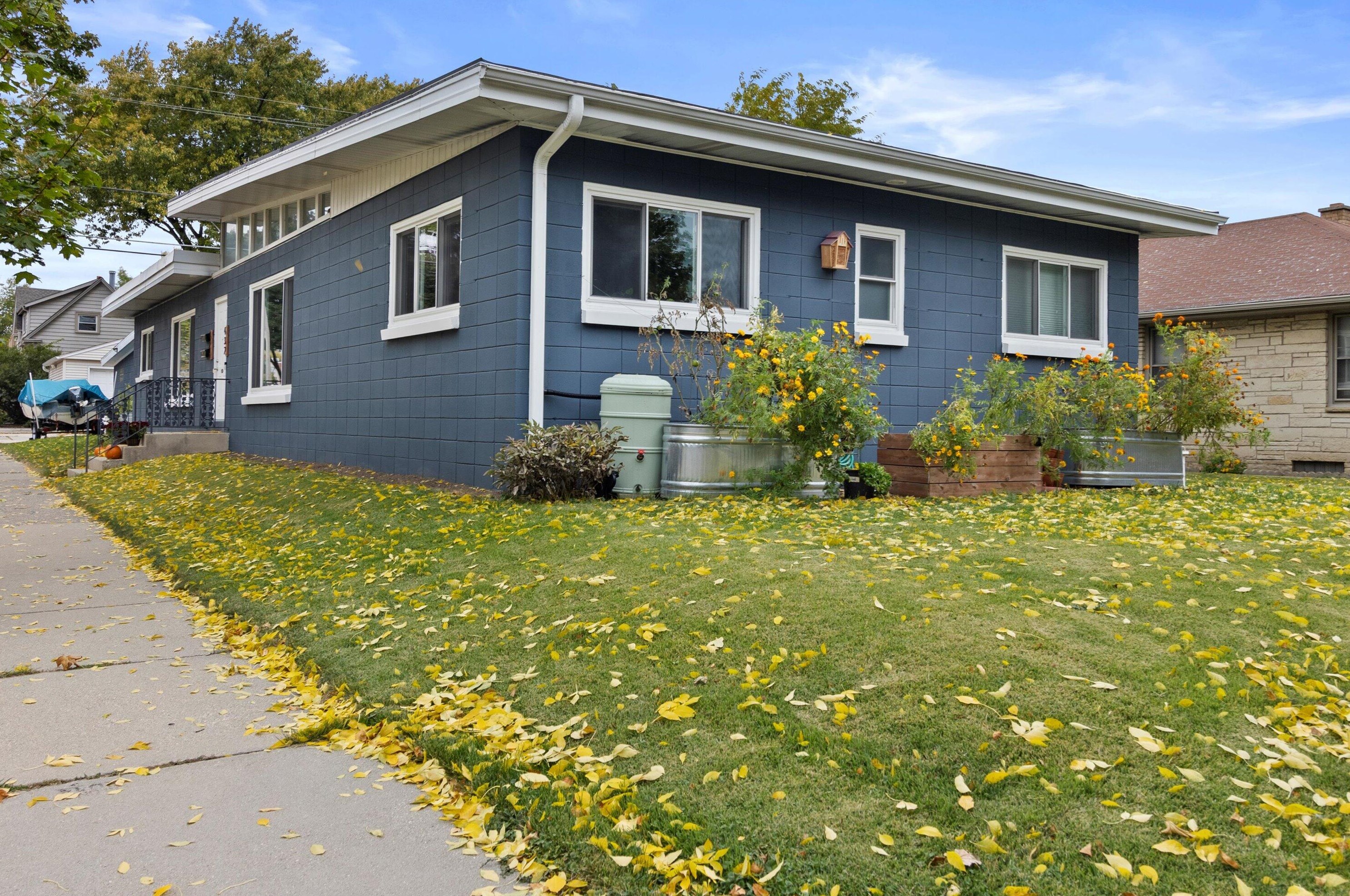 426 Ohio Ave, Milwaukee WI  53207-2748 exterior