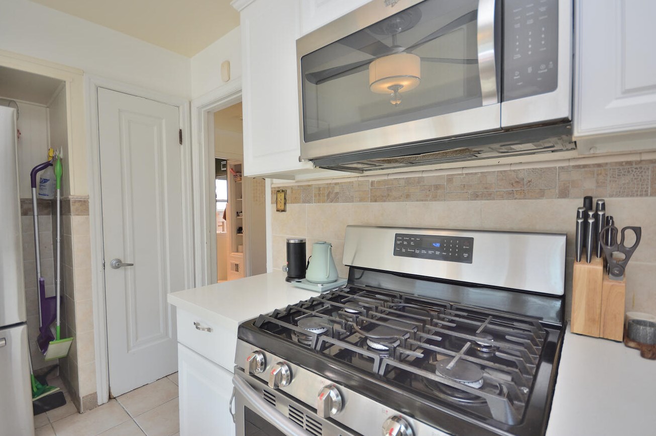 3743 54 Blvd, Milwaukee WI 53216-2835 exterior