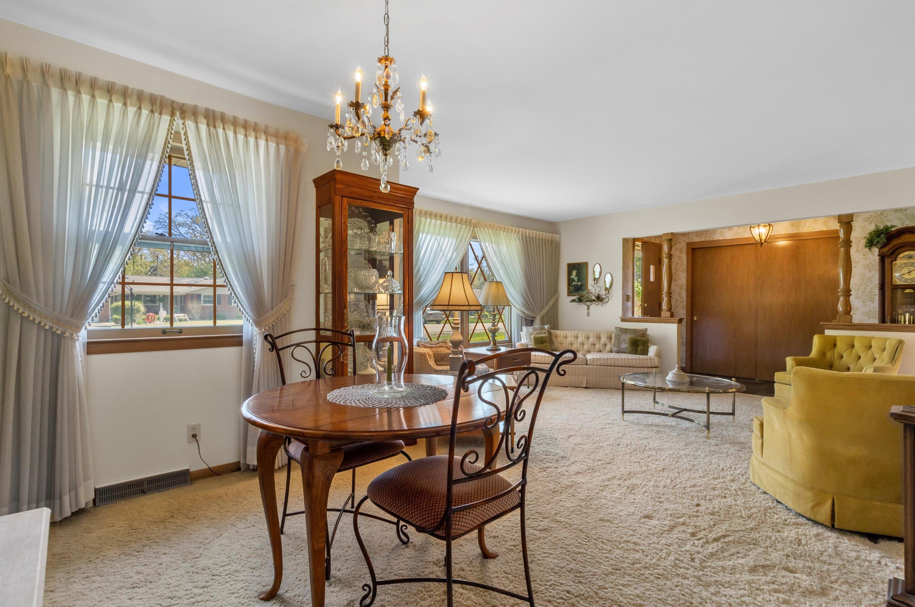 4602 83 St, Kenosha WI 53142-2015 exterior