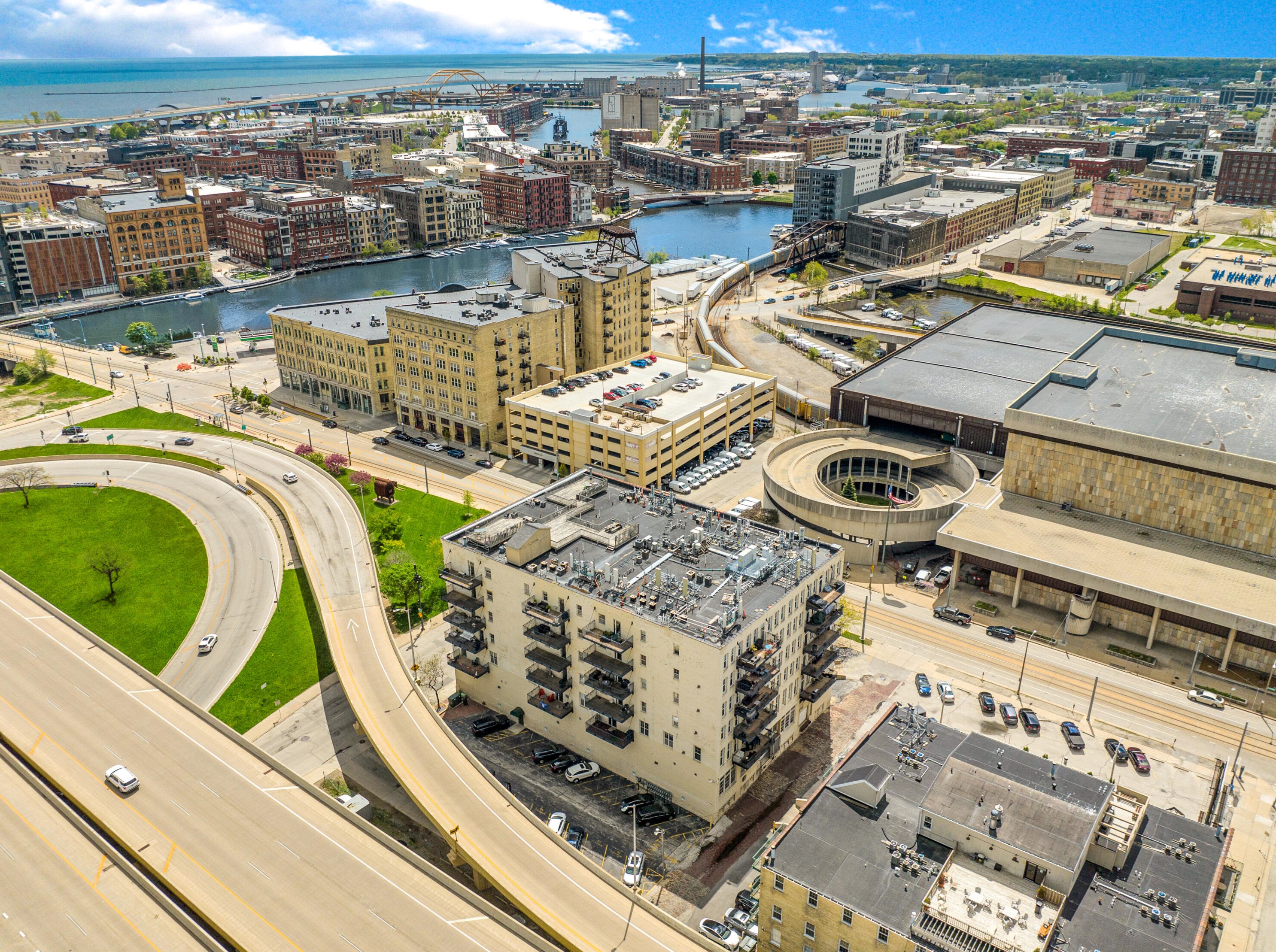 413 2nd St, Milwaukee WI  53203-3100 exterior