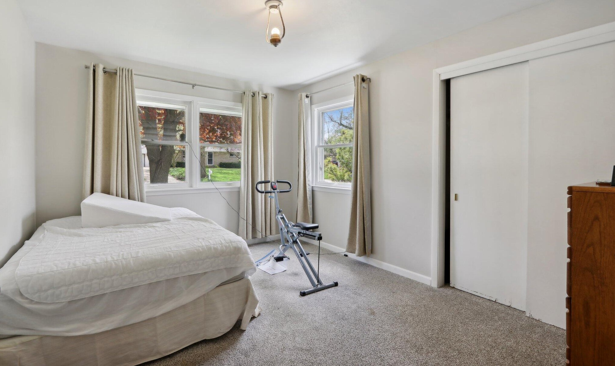 714 Edgewood Ave, South Milwaukee WI 53172-3848 exterior