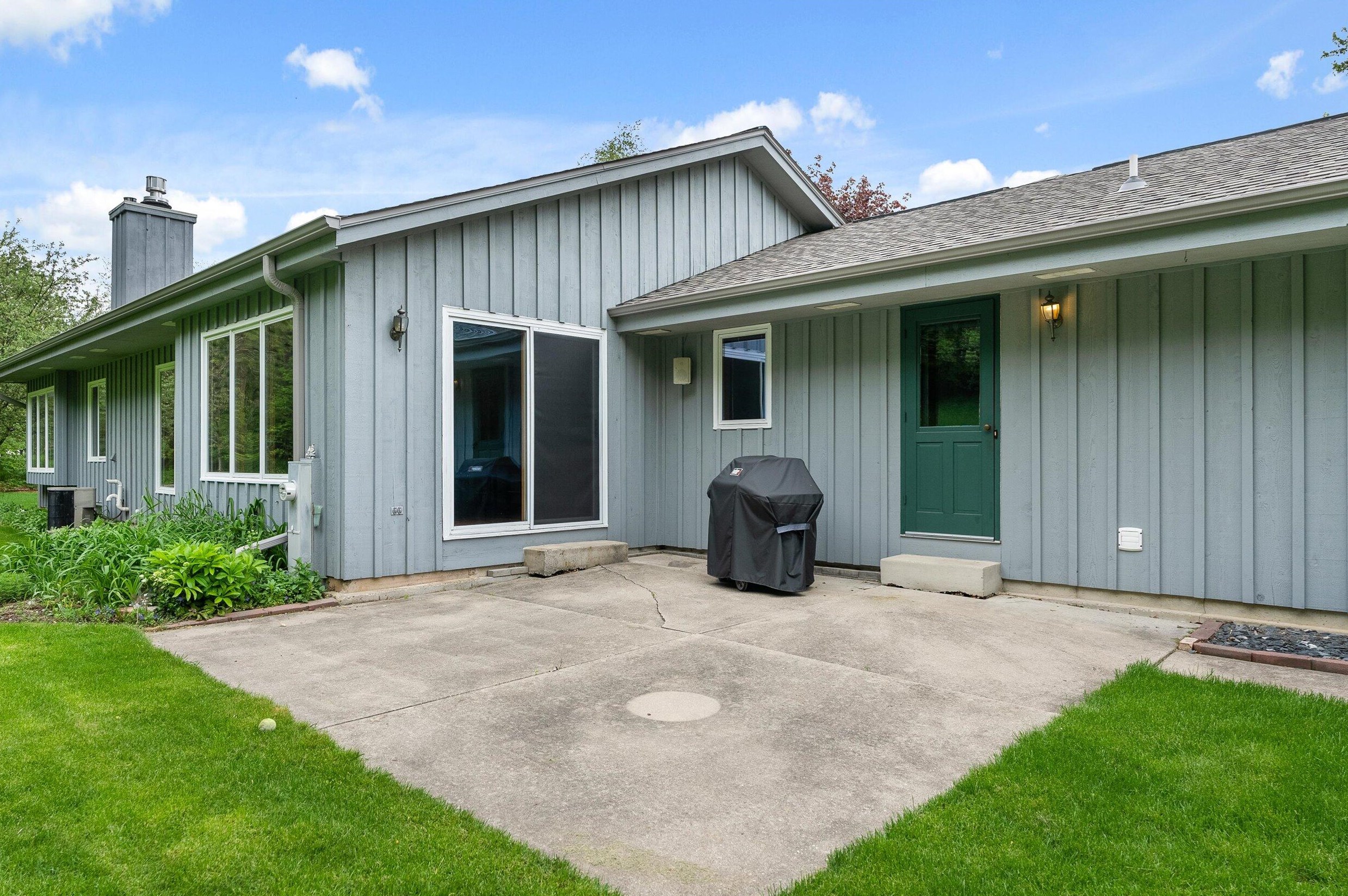 7255 Redwood Rd, Milwaukee WI 53209-2164 exterior