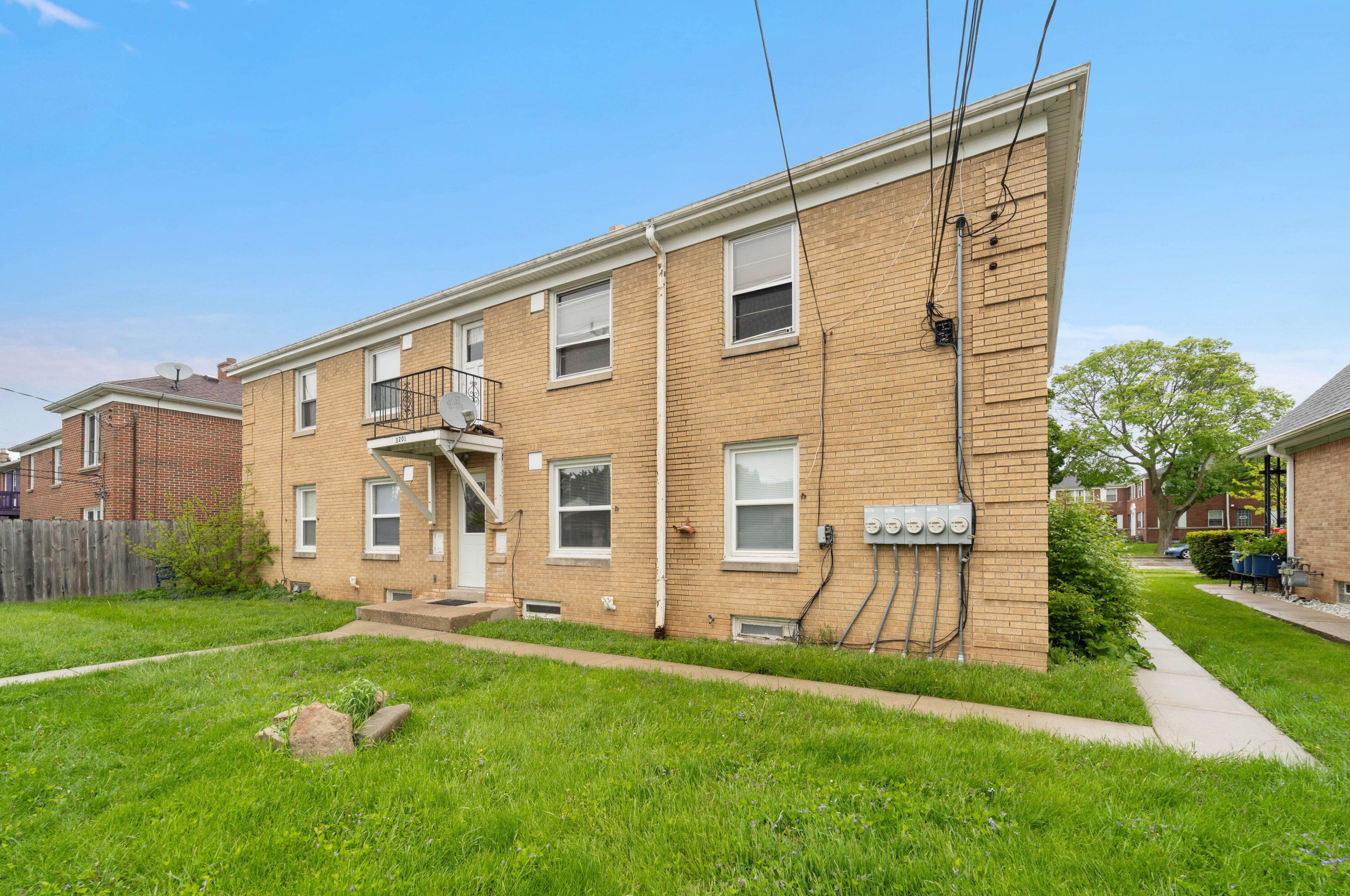 3201 35, Milwaukee WI 53215-4127 exterior