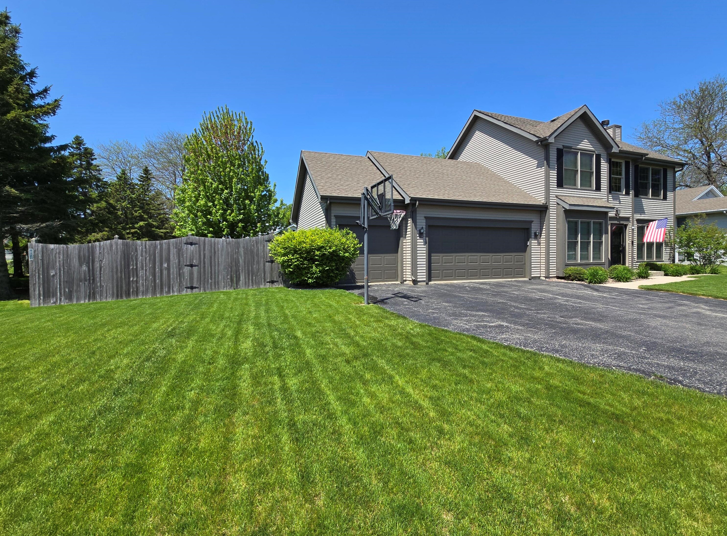 5246 Gallant Fox Ln, Racine WI  53402-2148 exterior