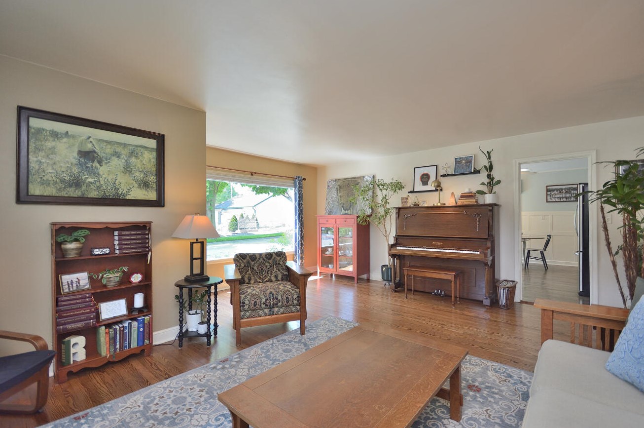 8104 Hadley St, Milwaukee WI 53212-2543 exterior