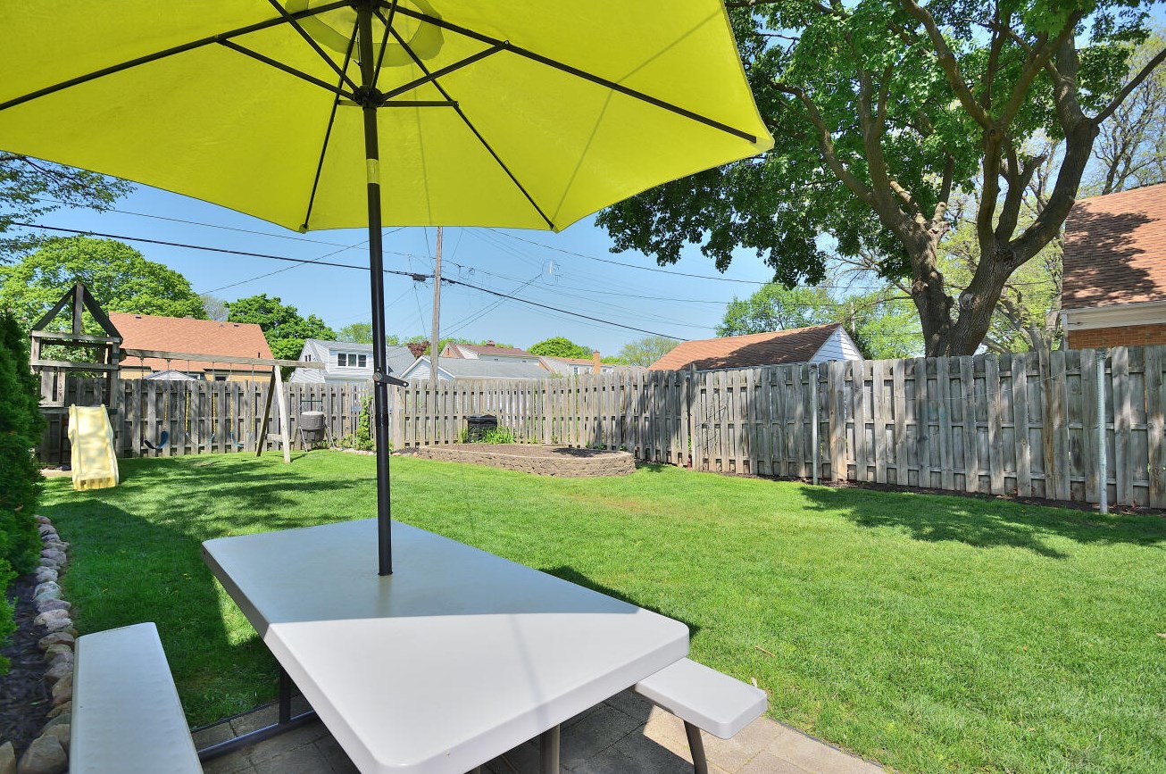 8104 Hadley St, Milwaukee WI 53212-2543 exterior