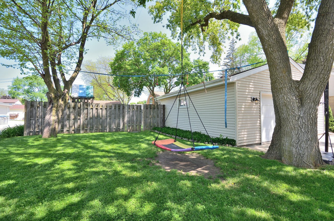 8104 Hadley St, Milwaukee WI 53212-2543 exterior