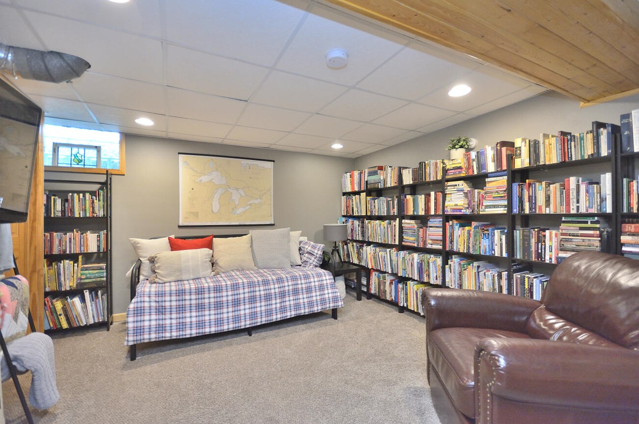 8104 Hadley St, Milwaukee WI 53212-2543 exterior