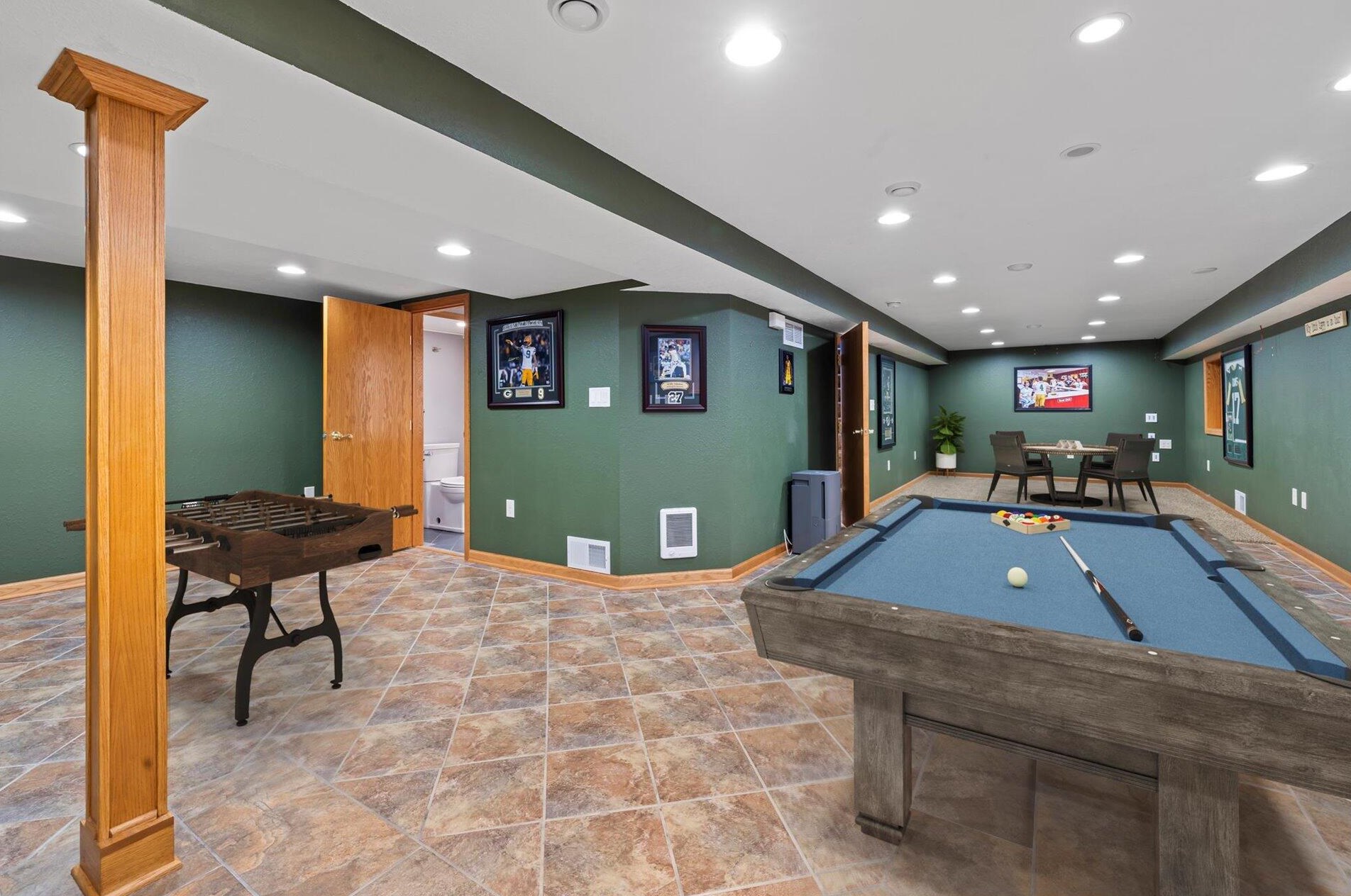 3160 67 Ct, Milwaukee WI 53220-4552 exterior