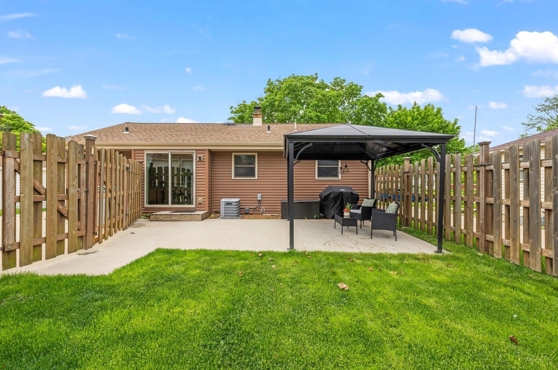 3160 67 Ct, Milwaukee WI 53220-4552 exterior